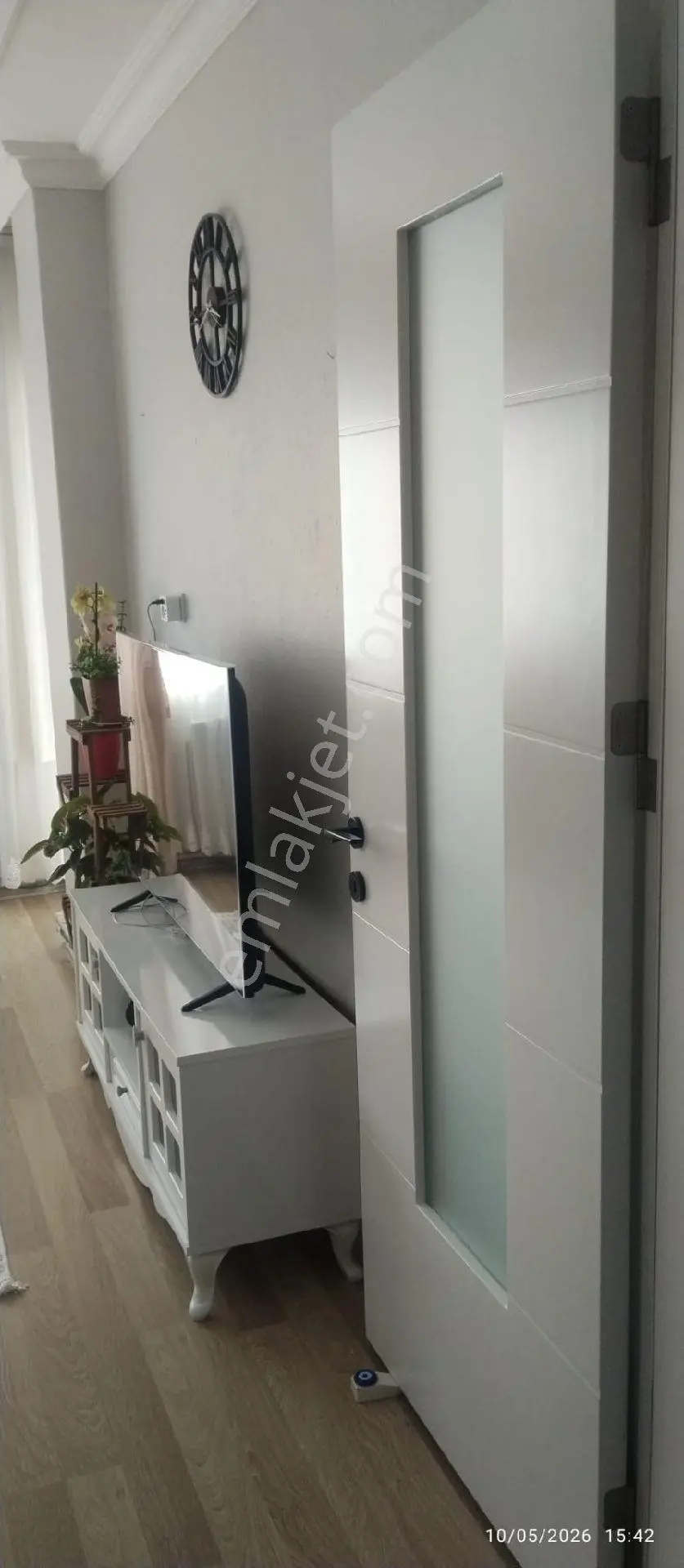 Masrafsız Terası Ve Kileri Olan Mutfak Dolabı Kapılar Wc Banyo Badanası Yeni Yapılmış Satılık Daire - Görsel 2