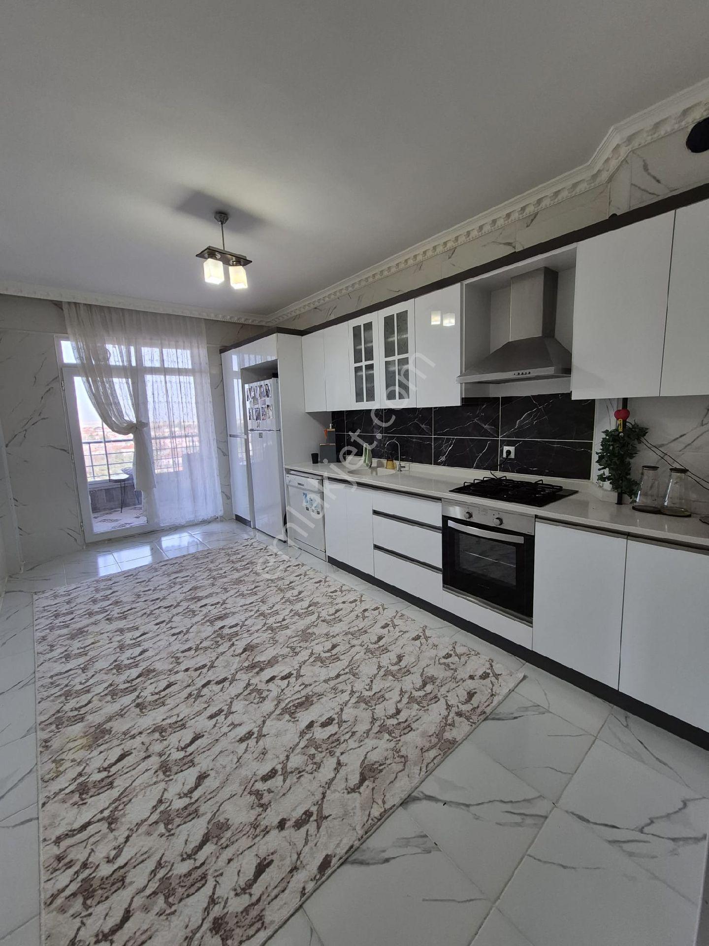 Karşıyaka Mah 3+1 Özel İmarlı 140 M2 Ebeveyn Banyolu Fuul Yapılı 5 Yıllık Bına