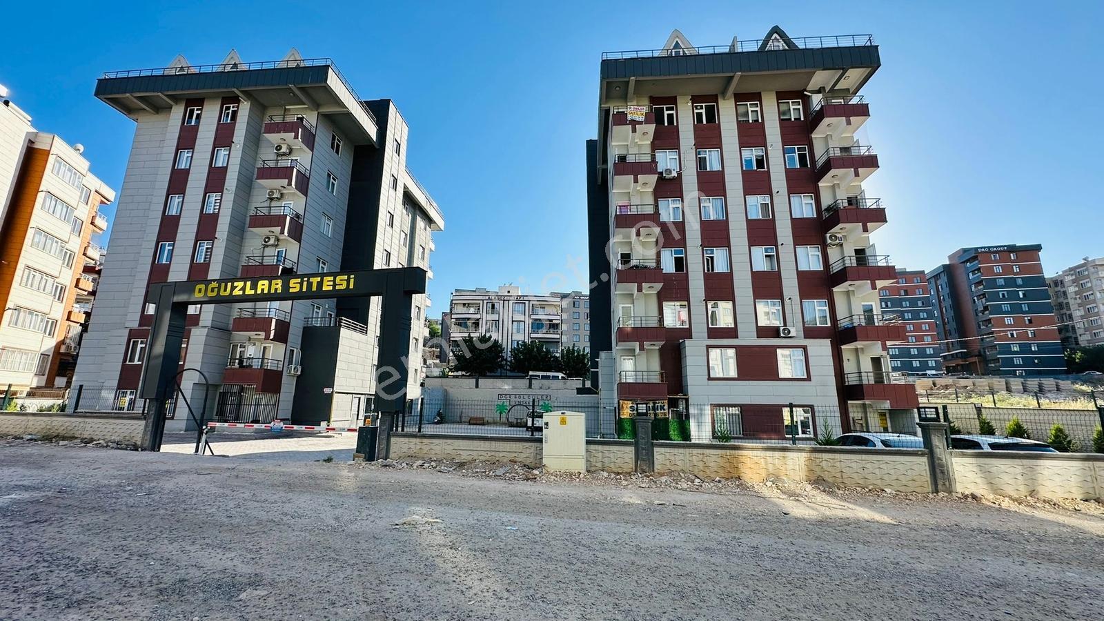 Düzgün Emlak'tan Batıkent Mah. Site İçi 1+1