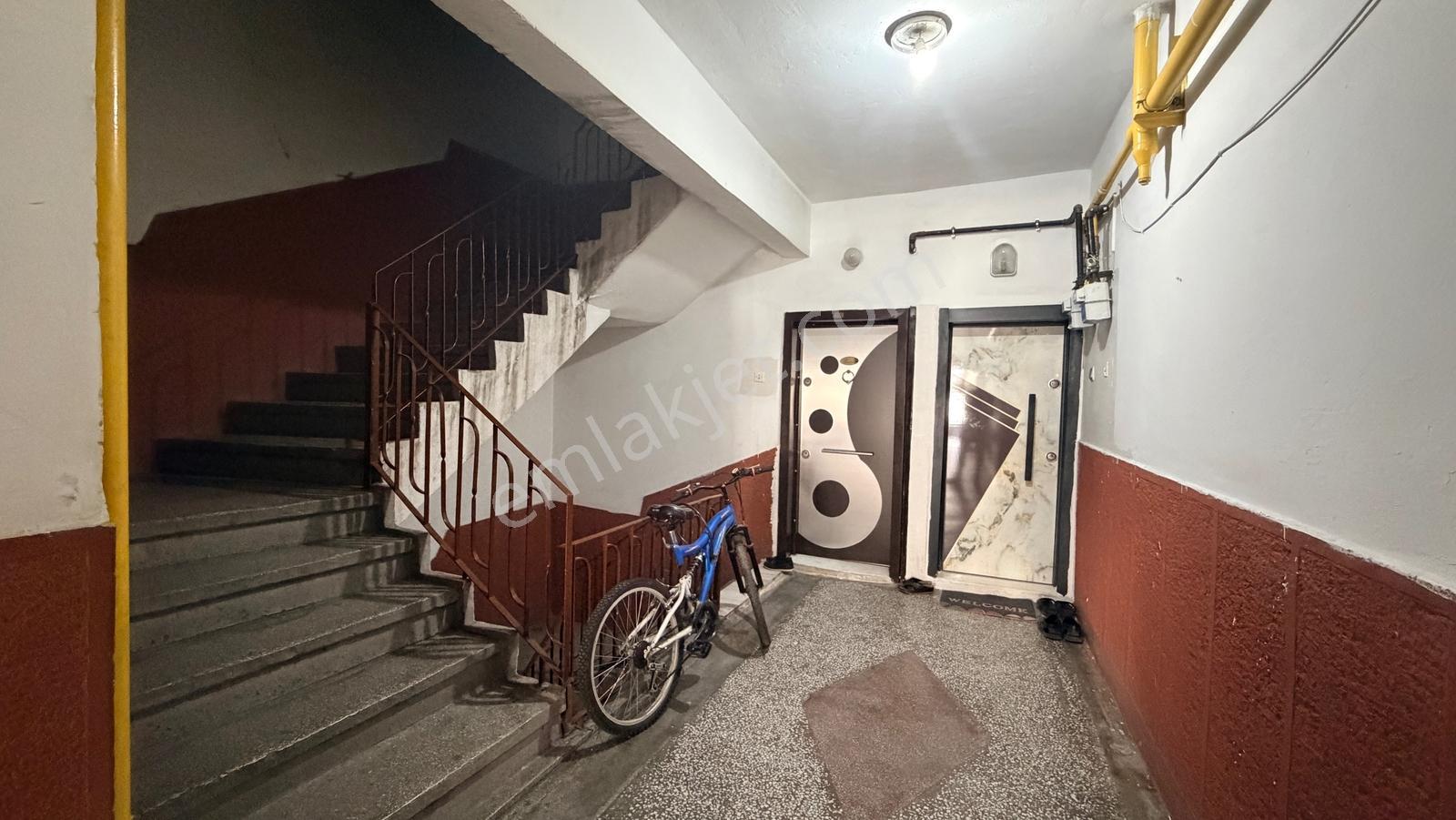 Aydınlıkevlerde Giriş Kat İçi Yapılı 2+1 Daire - Görsel 14