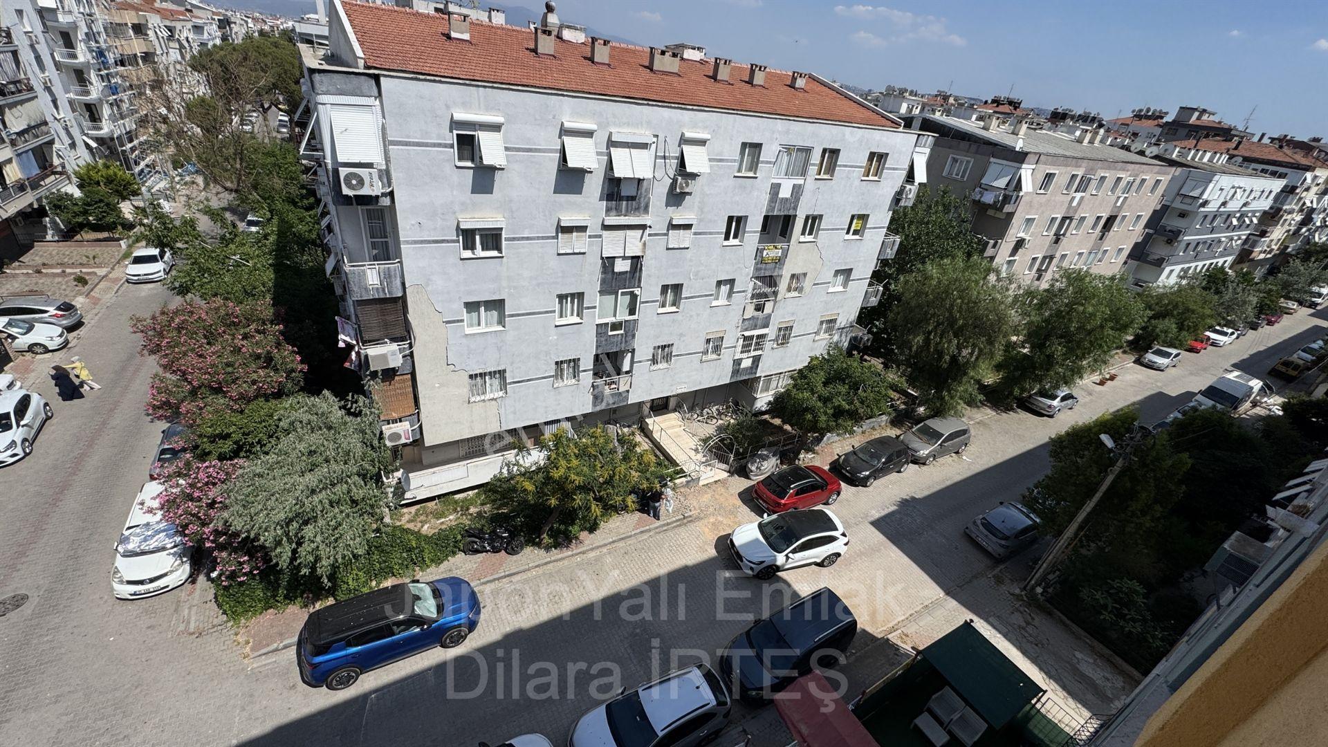 Karşıyaka Bahçelievler'de Otoparklı Üç Cepheli Satılık Daire - Görsel 12