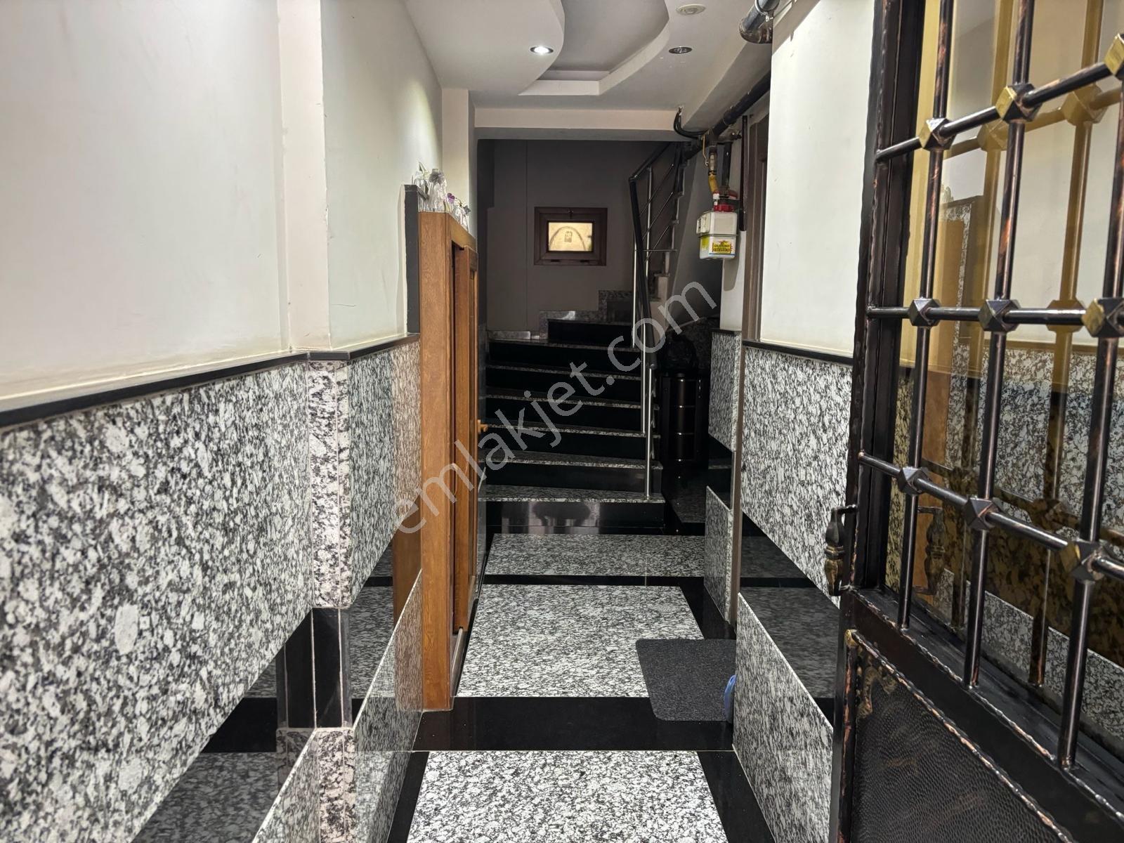 Küçük Çiğlide Yaşam Ve Yatırıma Uygun, Kullanışlı 1+1 Daire - Görsel 19