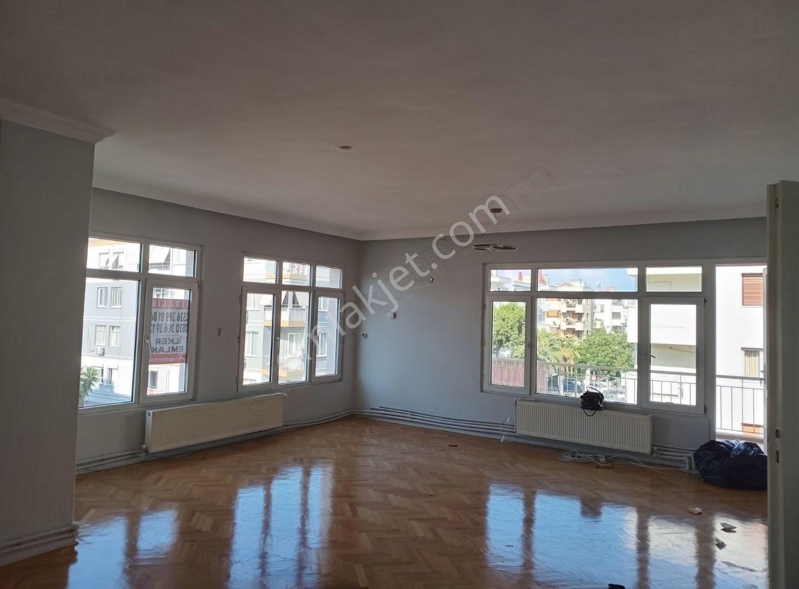 Bostanlı Merkezde Sahile Çok Yakın 4oda Salon - Görsel 24
