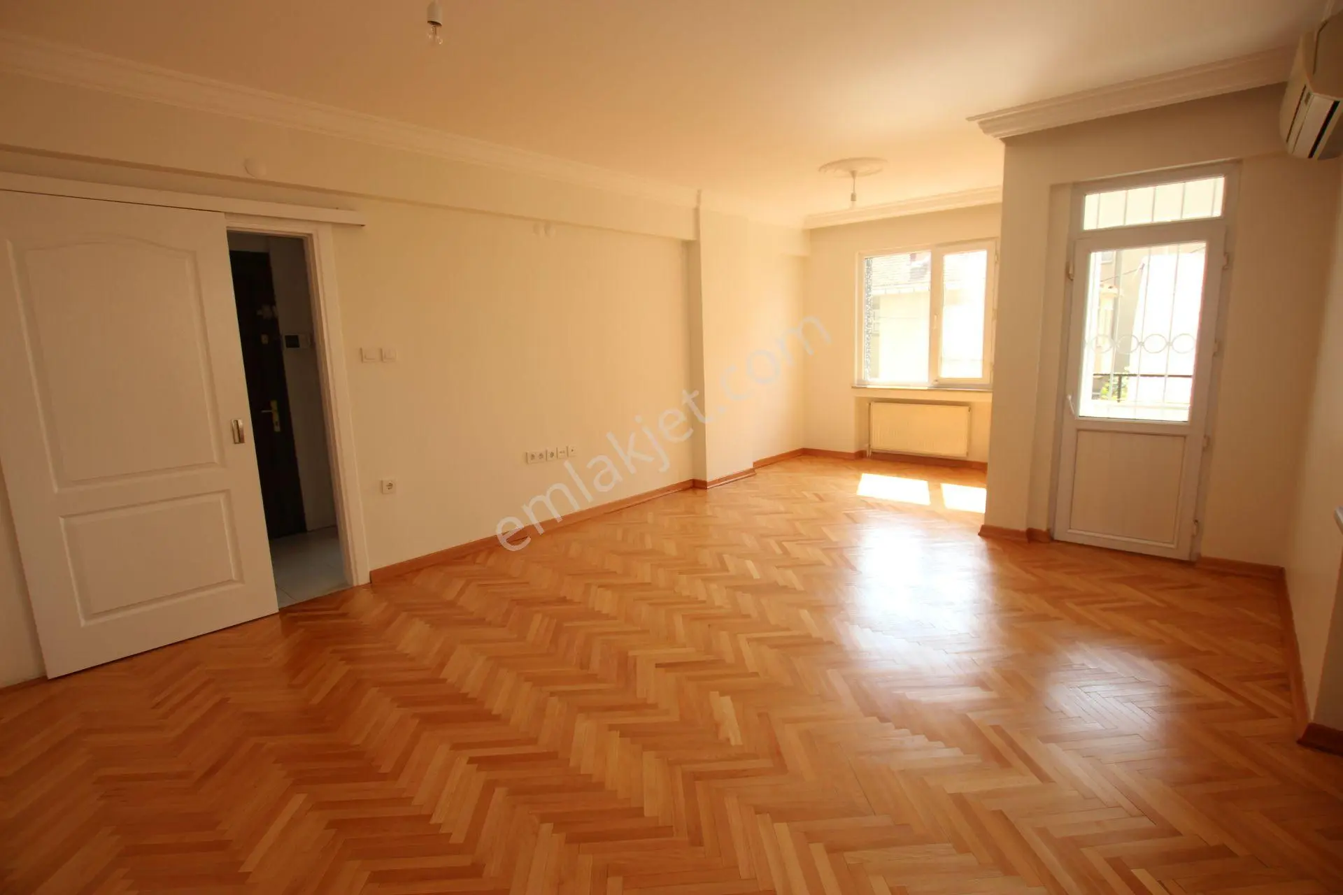 İdealtepe'de, Minübüse Yakın, Geniş, Ferah Temiz Kiralık 3+1 - Görsel 2