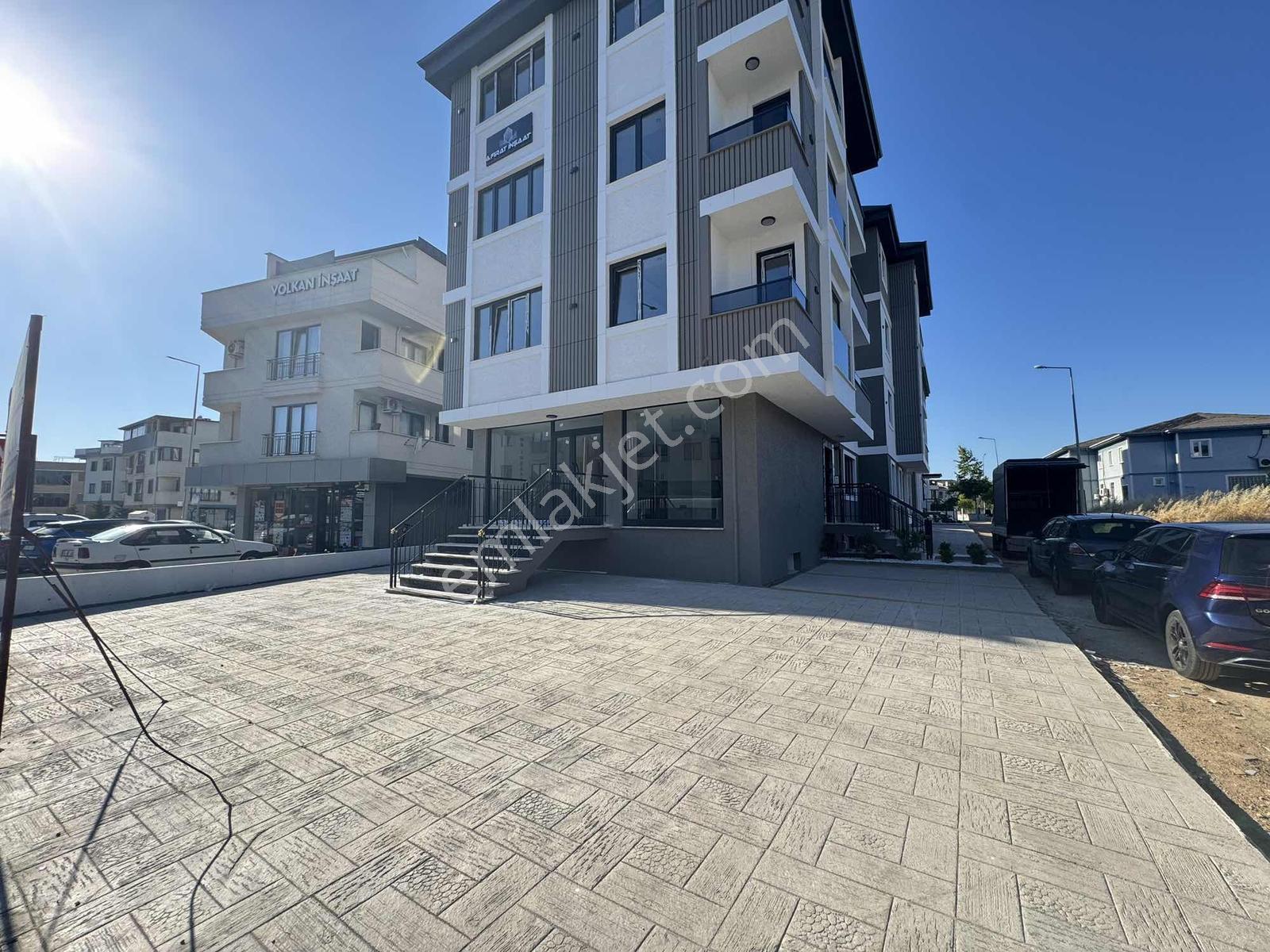 Caddeye Cephe Kaçırılmayacak Dükkan - Görsel 5