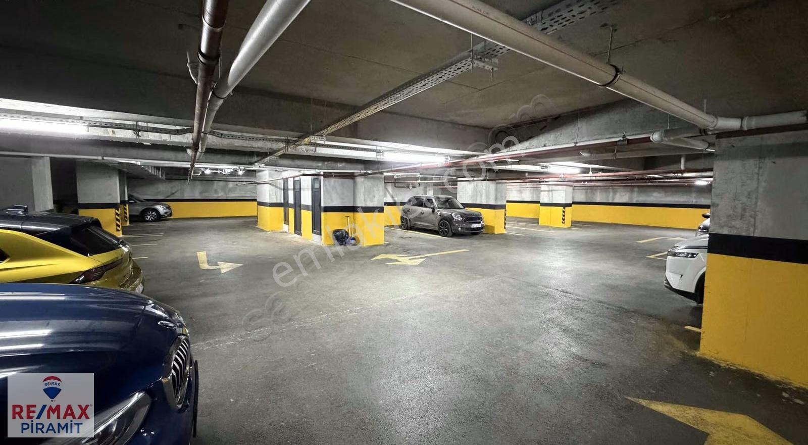 Acıbademde,güvenlikli Sitede,teraslı, Sıfır 2+1 Satılık Daire.!