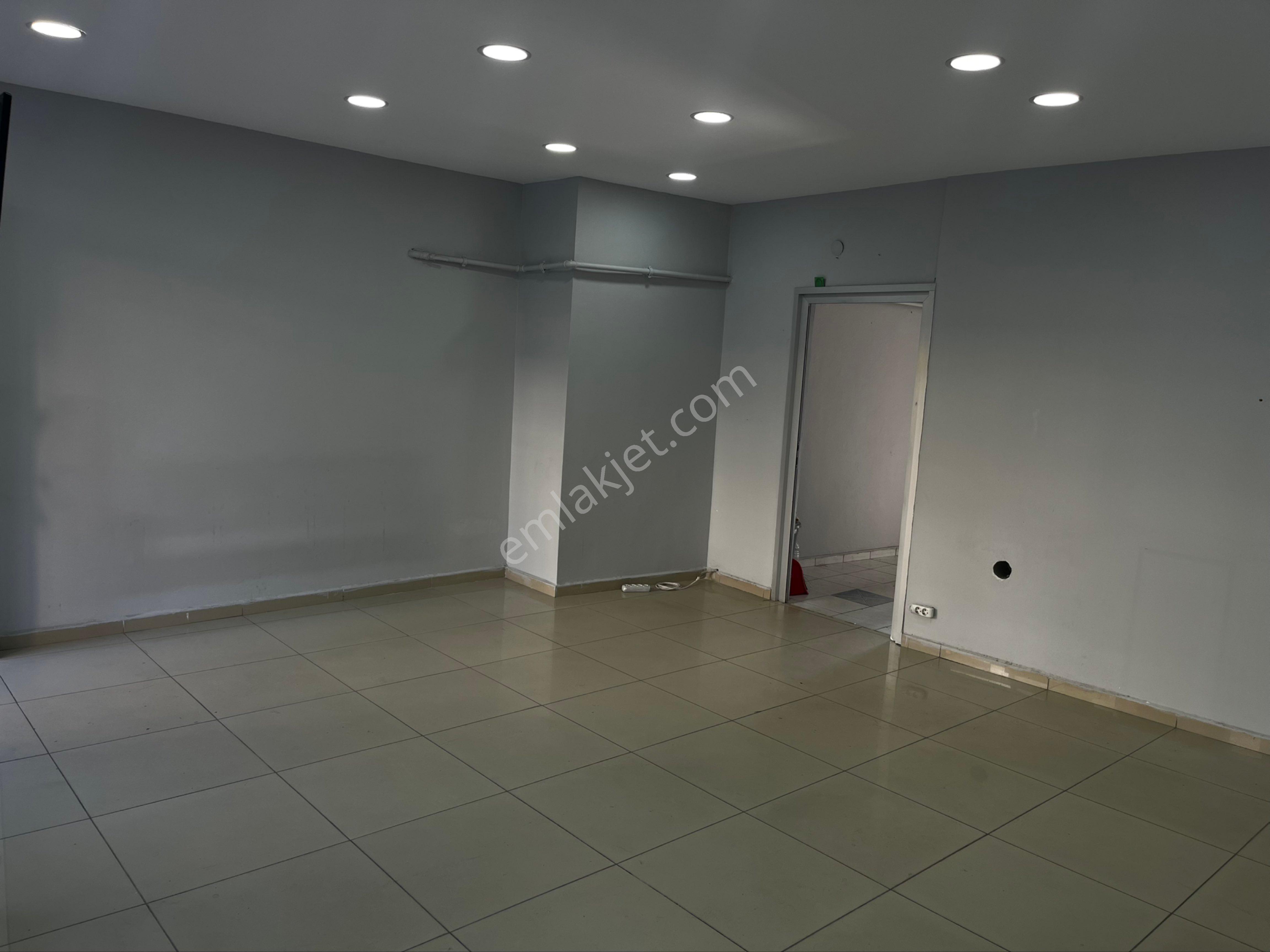 Cadde Üstü Kiralık Boş Dükkan - Görsel 2