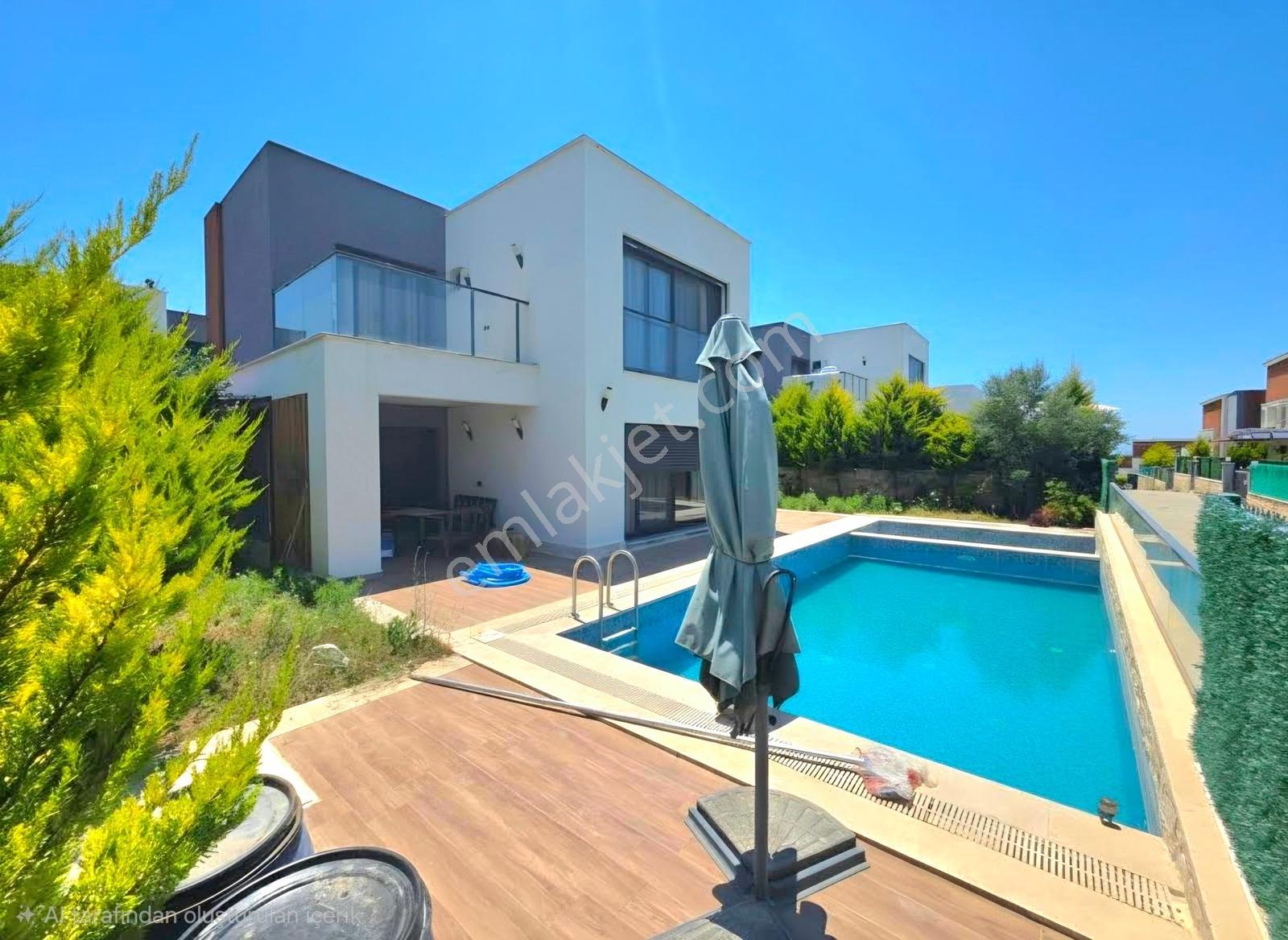 Kuşadası Merkezde Müstakil Özel Havuzlu Satılık Villa - Görsel 25