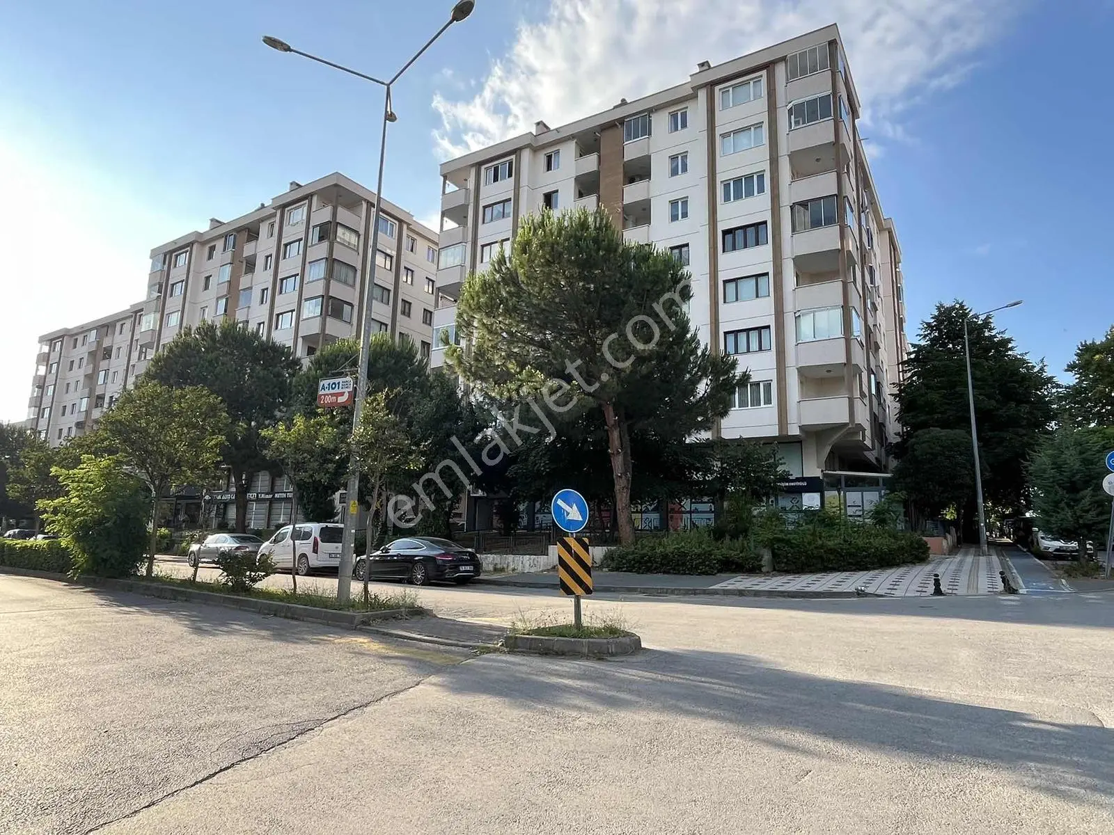 İhsaniye'de Fsm Bulvarına Çok Yakın Mesafede Satılık 4+1 Daire