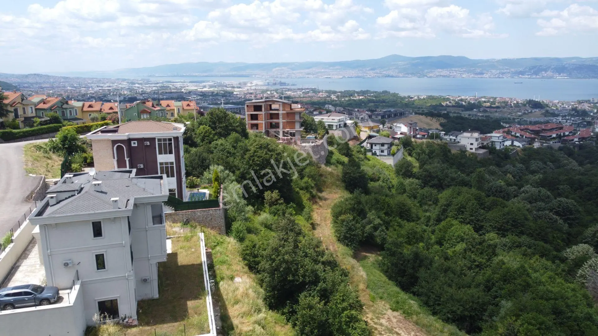 Kocaeli Başiskele Yeşilkentte Satılık %40 Vılla Ve Konut İmarlı