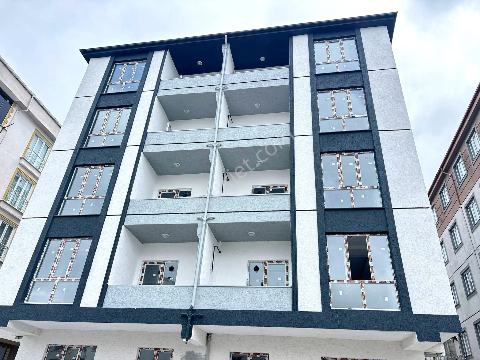 **eryıldız İnşaat'tan**fevzipaşa Merkezi Konumda İskanlı K.otoparklı Sıfır Lüks 2+1 - Görsel 30