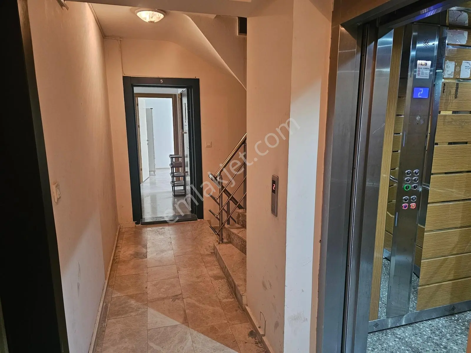 Aydın Efeler Orta Mahalle Kiralık Eşyalı 2+1 Daire