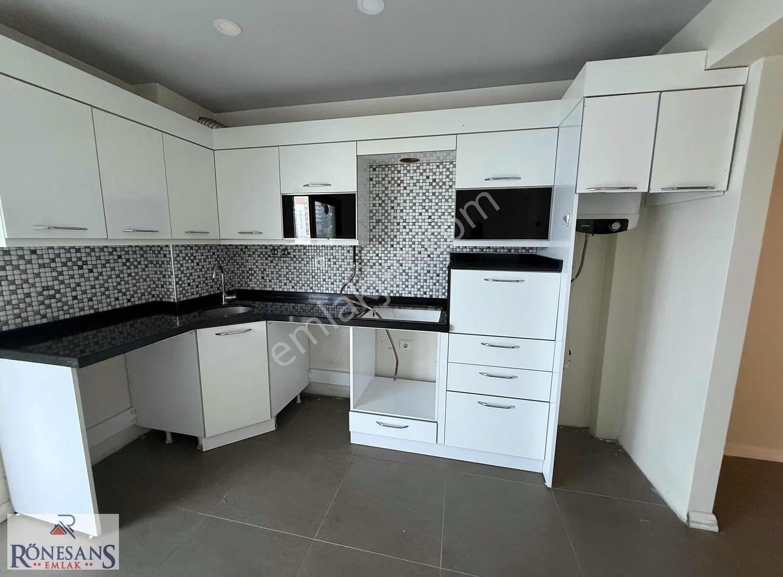 Rönesans Emlaktan Havuzlu Sitede Ulaşıma Yakın Kiralık 2+1 - Görsel 7