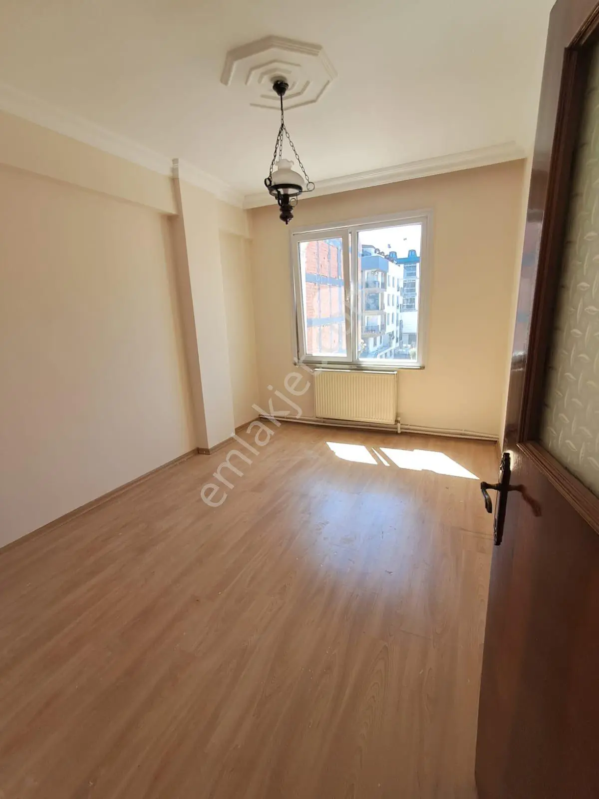 Denizköşklerde 3+1 Sağlam Binada 150m2 Kiralık 2.kat Temiz Bakımlı Daire - Görsel 2