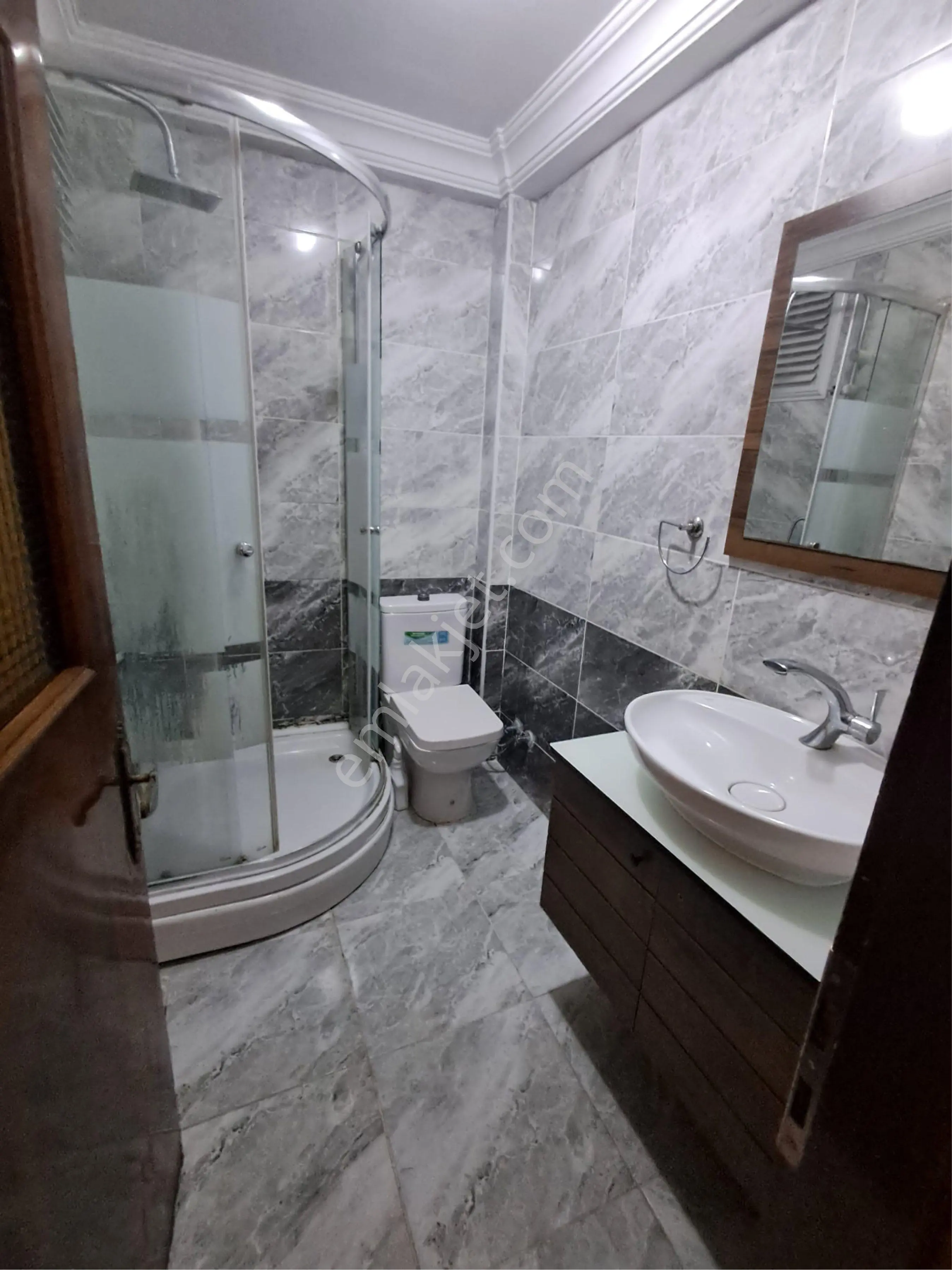 Denizköşklerde 3+1 Sağlam Binada 150m2 Kiralık 2.kat Temiz Bakımlı Daire - Görsel 16