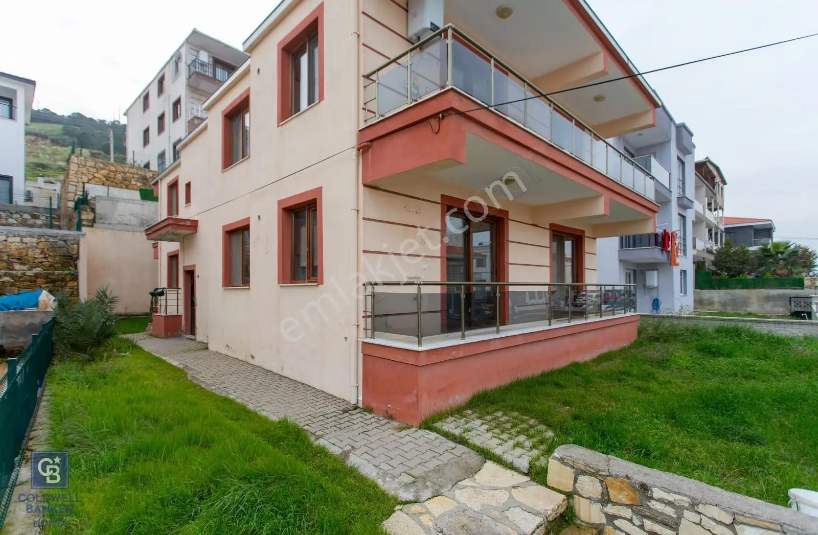 Foça Bağarası Kazım Dirik Mah. Kiralık 2+1 Dubleks