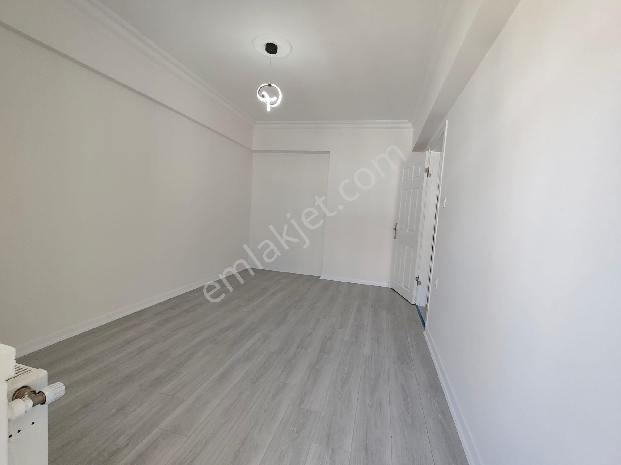 Yılmaz Gayrımenkulden Cadde Üzeri Asansorlu 3+1 Ultra Lüks Ful Yapılı Daıre - Görsel 2