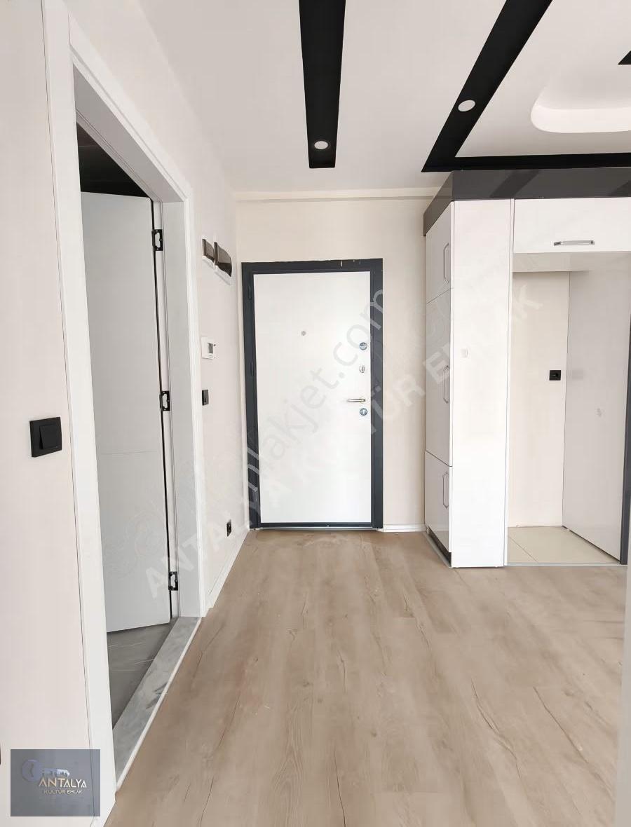 Altınovada Havuzlu Yerden Isıtmalı 1+1 Arakat Lüx Satılık Daire