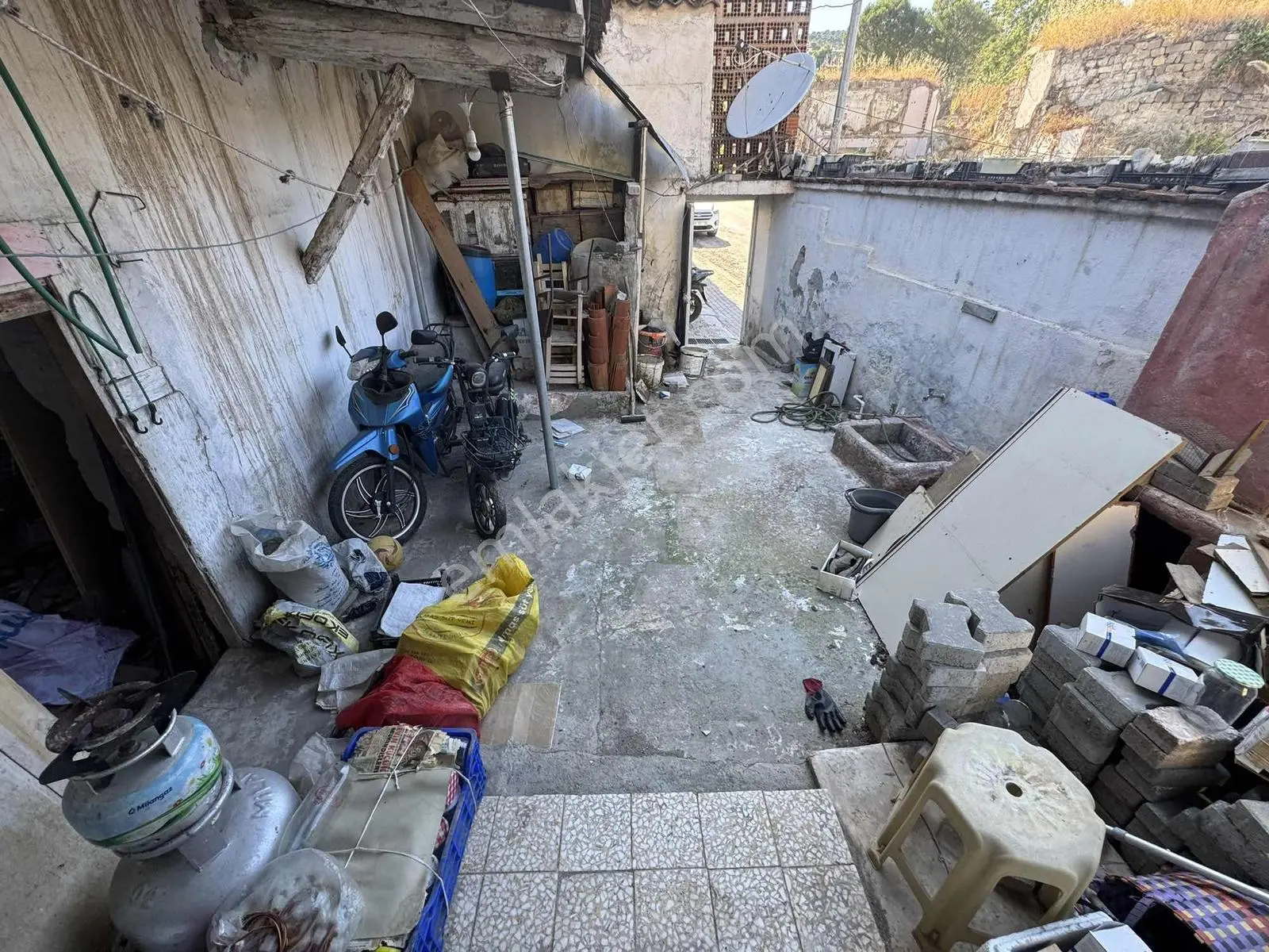 Barbaros Mah. Kozak Yolu Üzeri 168 M² Bahçeli Müstakil Ev - Görsel 8
