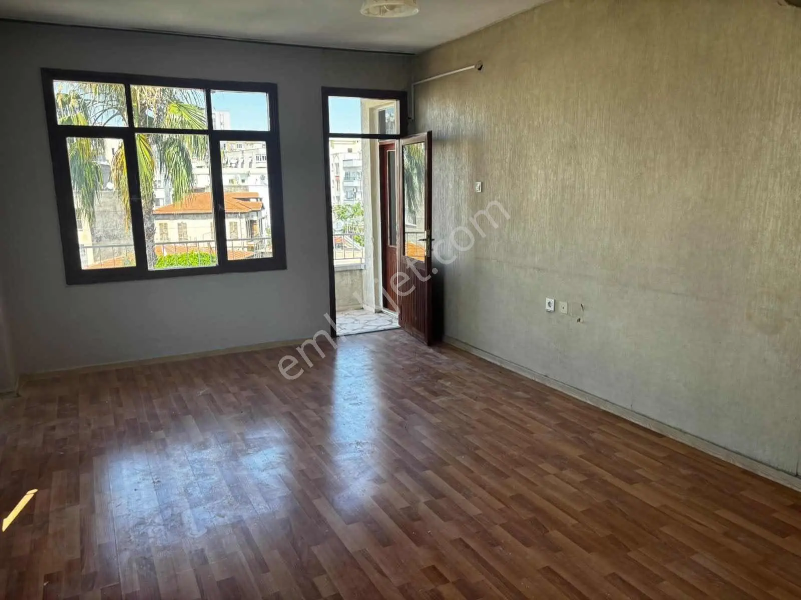 Çarşı Merkezde Cami Şerif Mh.'de İçi Yeni Boyalı Geniş 2+1 Daire - Görsel 2