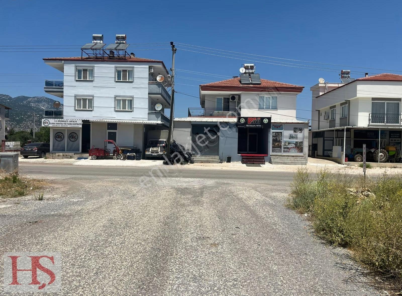 Döşemealı Yeniköy'de 306 M2 0.60 Emsal Satılık İmarlı Arsa