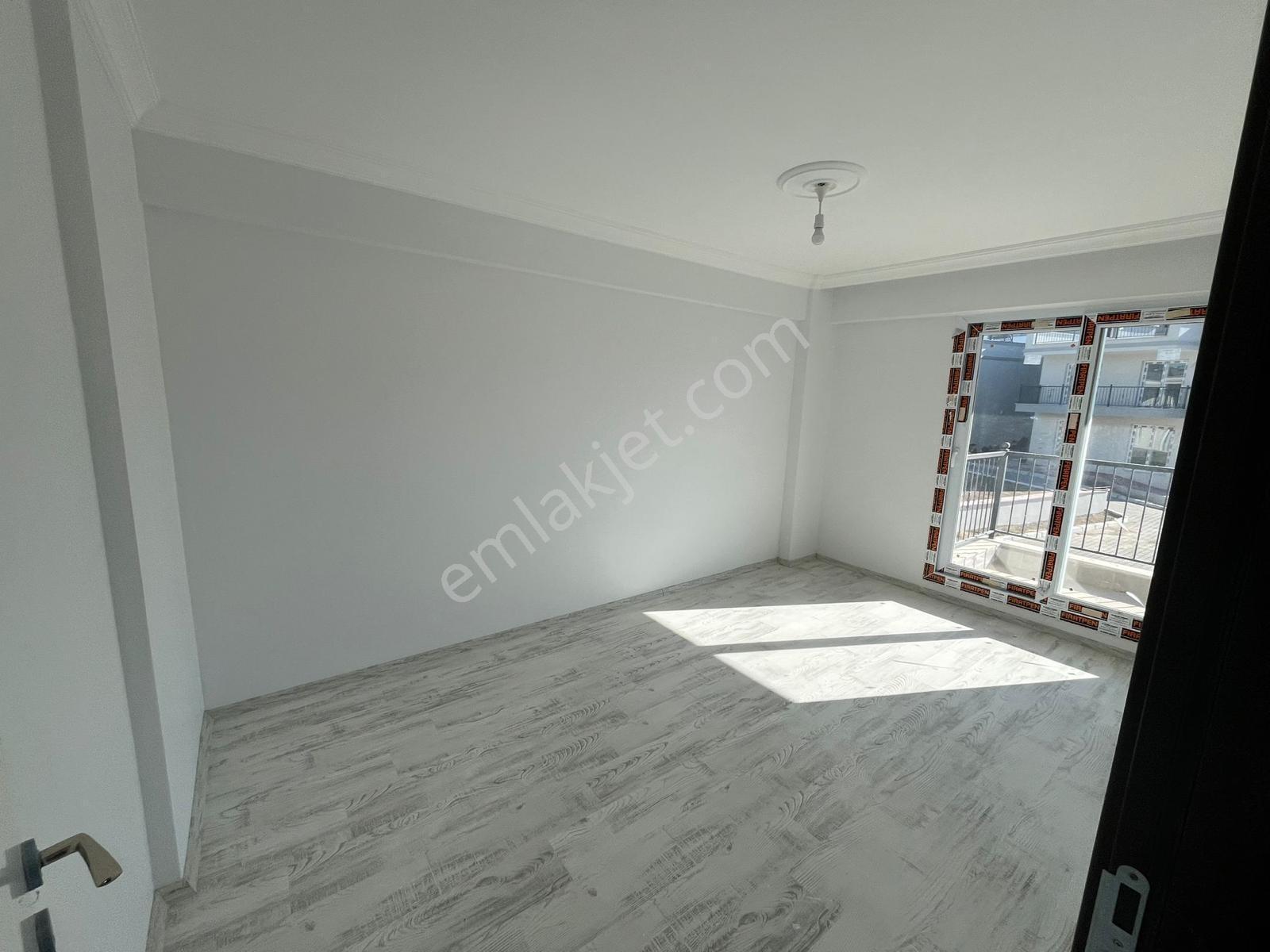 Foça Yenibağarası Havuzlu Sitede 1+1 Kiralık Daire - Görsel 13
