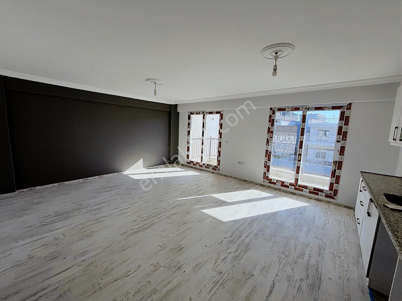 Foça Yenibağarası Havuzlu Sitede 1+1 Kiralık Daire - Görsel 4