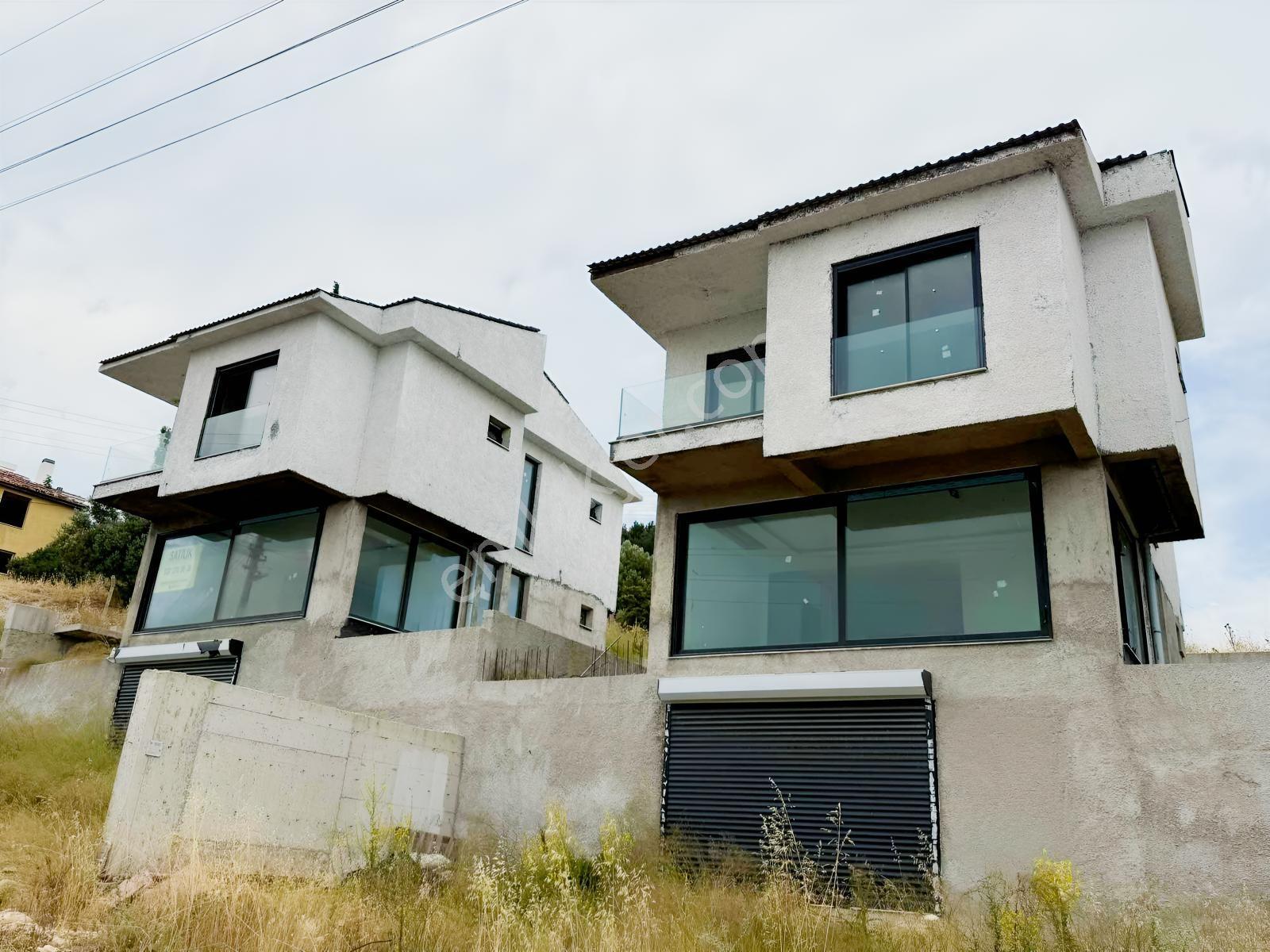 Urla'da Deniz Manzaralı Ruhsatlı Satılık 2 Adet Villa - Görsel 29