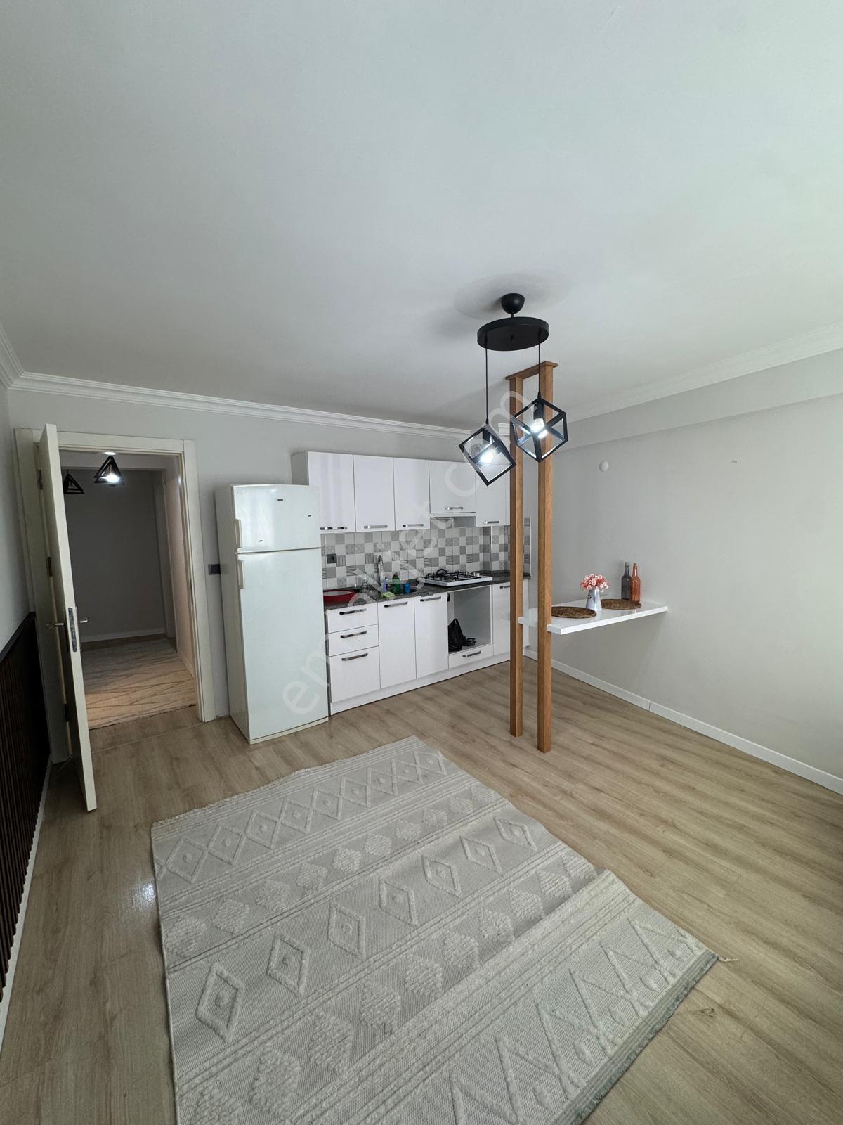 Cadde Üzeri Satılık Lüks 1+1 Daire