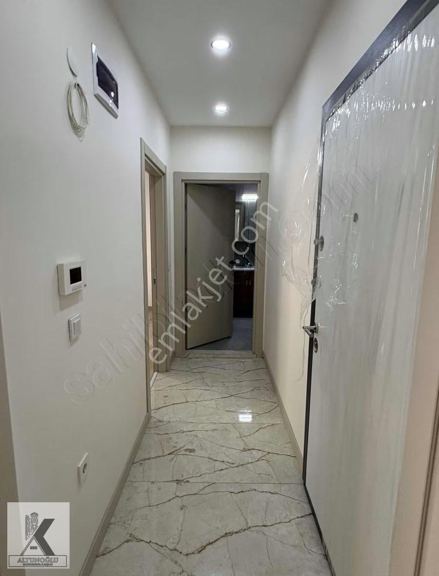 Altunoğlu"ndan Cadde Ulaşım Yakınında 1+1 Sıfır Ara Kat Daire - Görsel 5