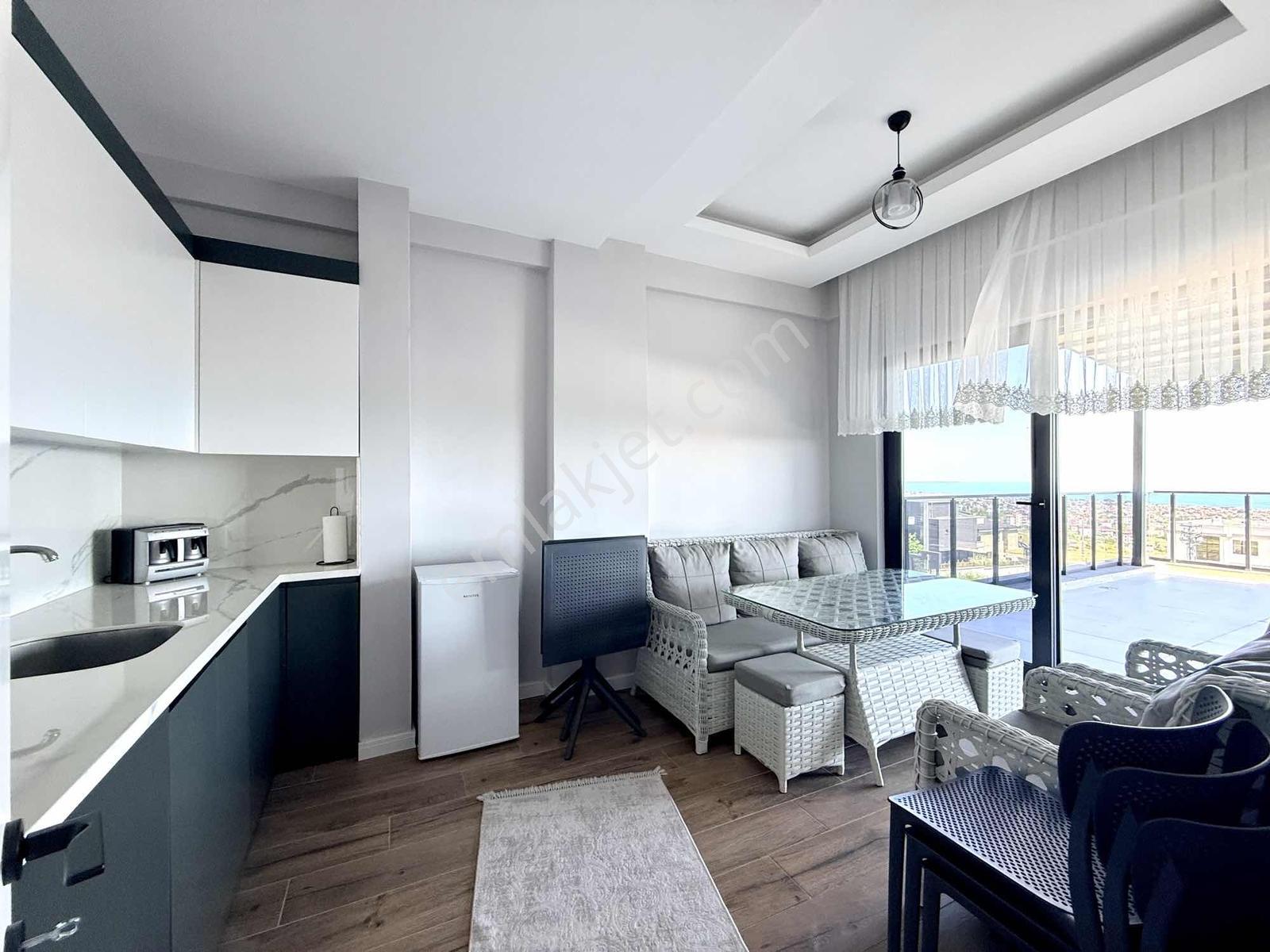 Çatalçam'da Deniz Manzaralı Özel Dekorasyon Tripleks Lüks Villa - Görsel 24