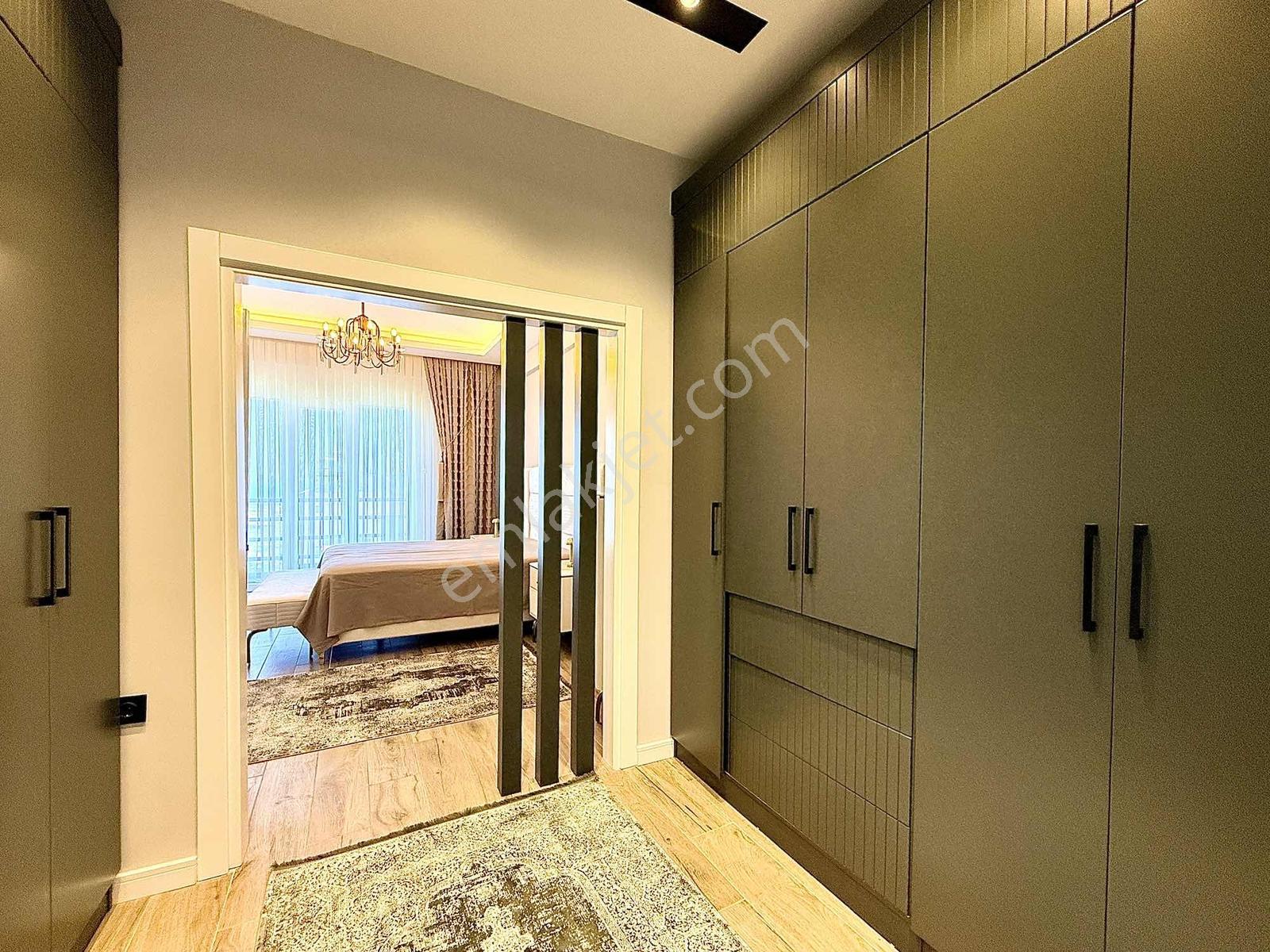 Çatalçam'da Deniz Manzaralı Özel Dekorasyon Tripleks Lüks Villa - Görsel 34
