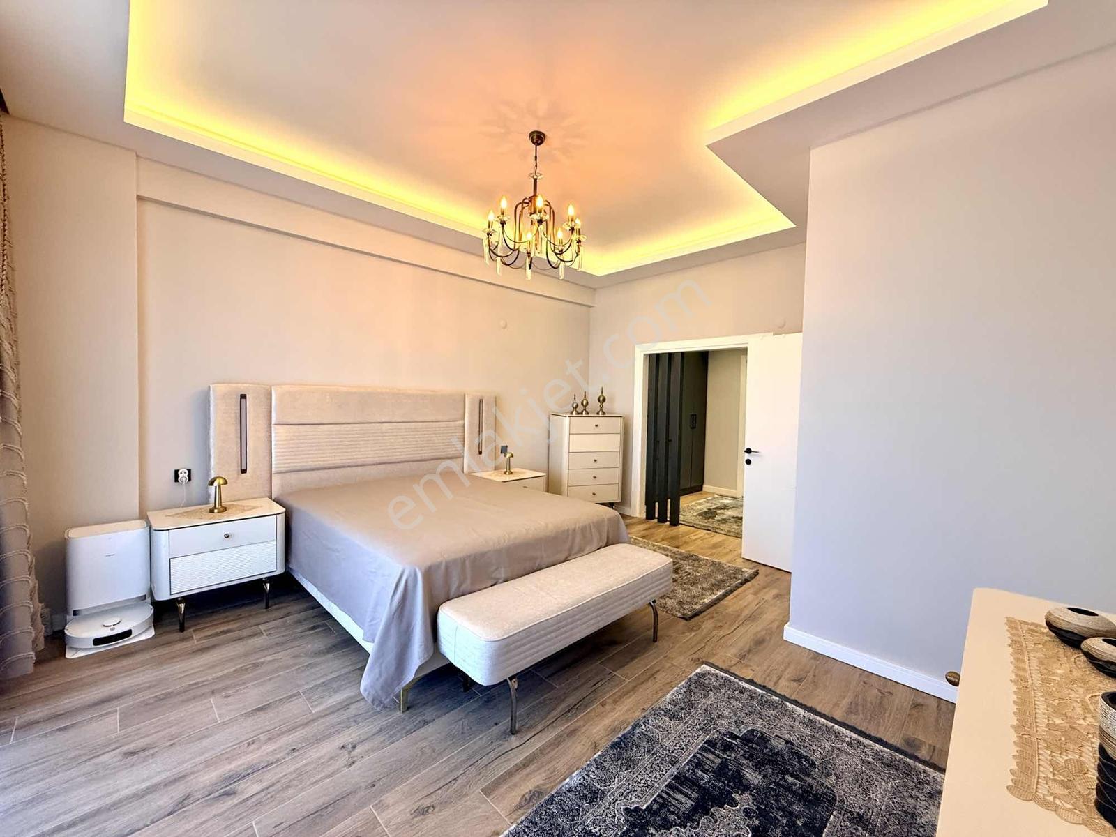 Çatalçam'da Deniz Manzaralı Özel Dekorasyon Tripleks Lüks Villa - Görsel 25