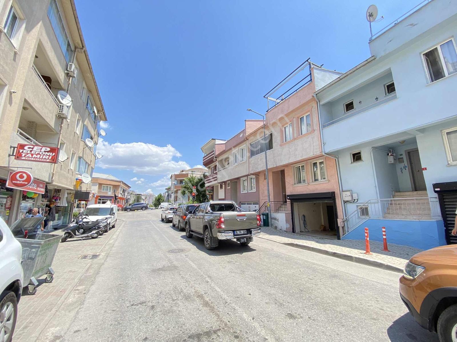 Üçevler'de Cadde Üzeri Satılık Kapalı Garajlı Bahçeli Villa - Görsel 3
