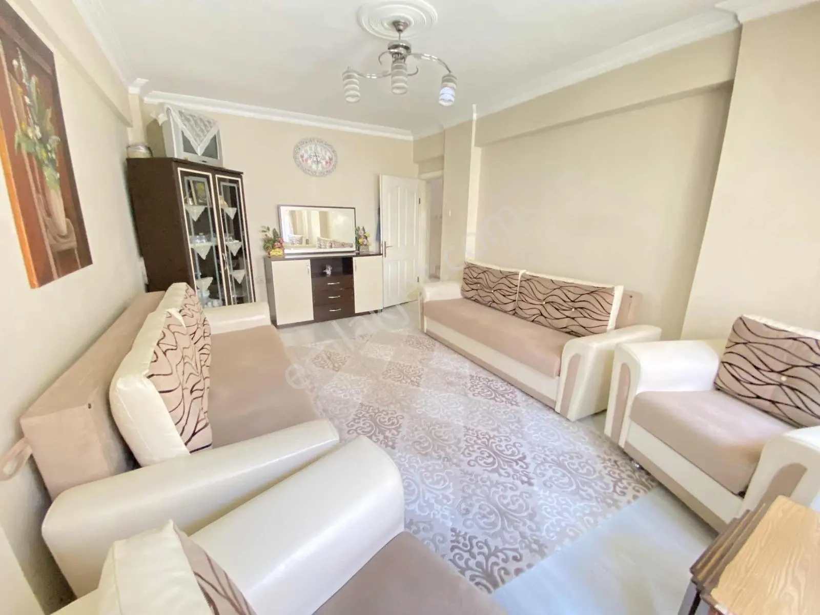 Üçevler'de Cadde Üzeri Satılık Kapalı Garajlı Bahçeli Villa - Görsel 4