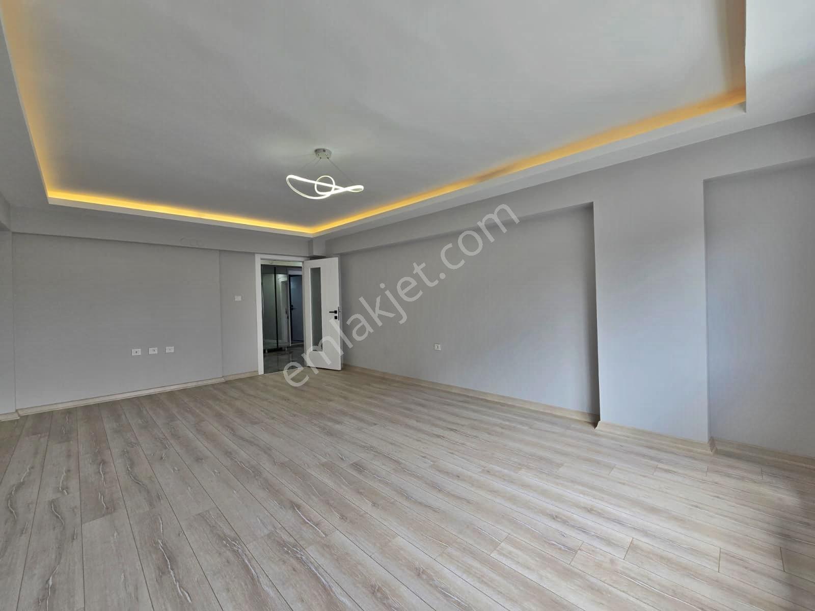 Piyade'de Ultra Lüks Yapılı 3+1 Köşe Başı Ön Cephe Ara Kat Daire - Görsel 8