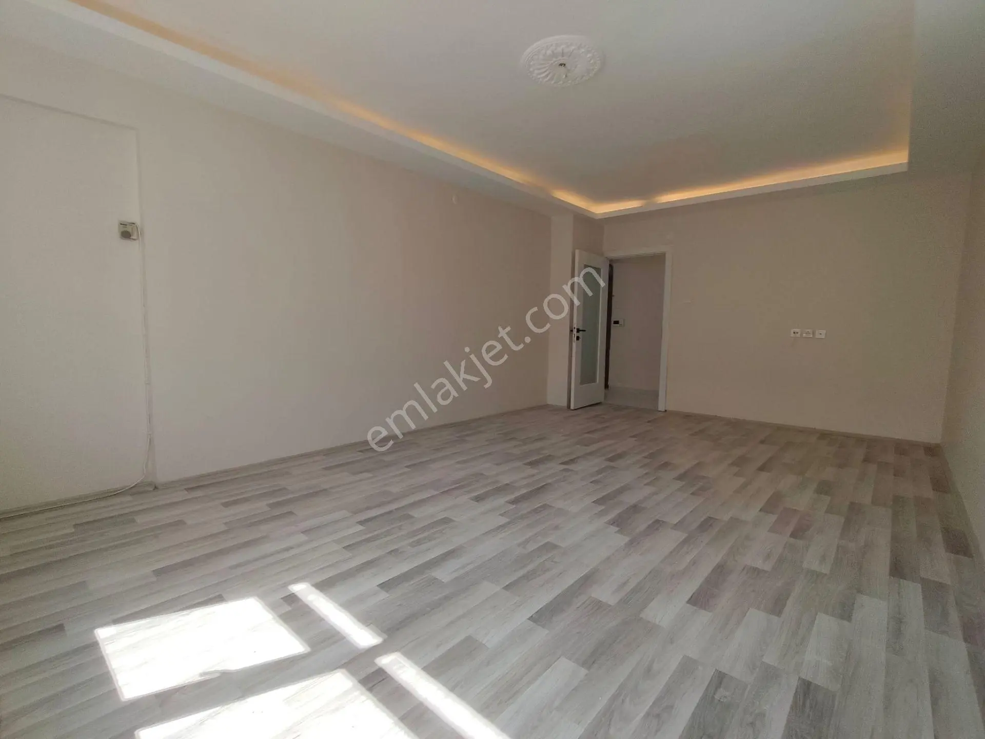 Yılmaz Gayrimenkulden Tandoğan Mah 3+1 Arakatta 135m2 Lüx Yapılı 4.149 Pazarlıklı Daire - Görsel 11