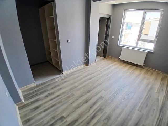 29 Ekimde Kiralık Geniş 3+1 G.odalı E.banyolu - Görsel 4