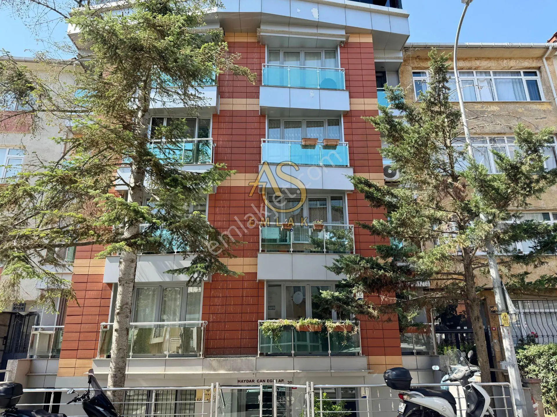 As Emlak'tan 3+1 İcadiyede Kazdal Cami Karşı Sokağı 1.kat Daire