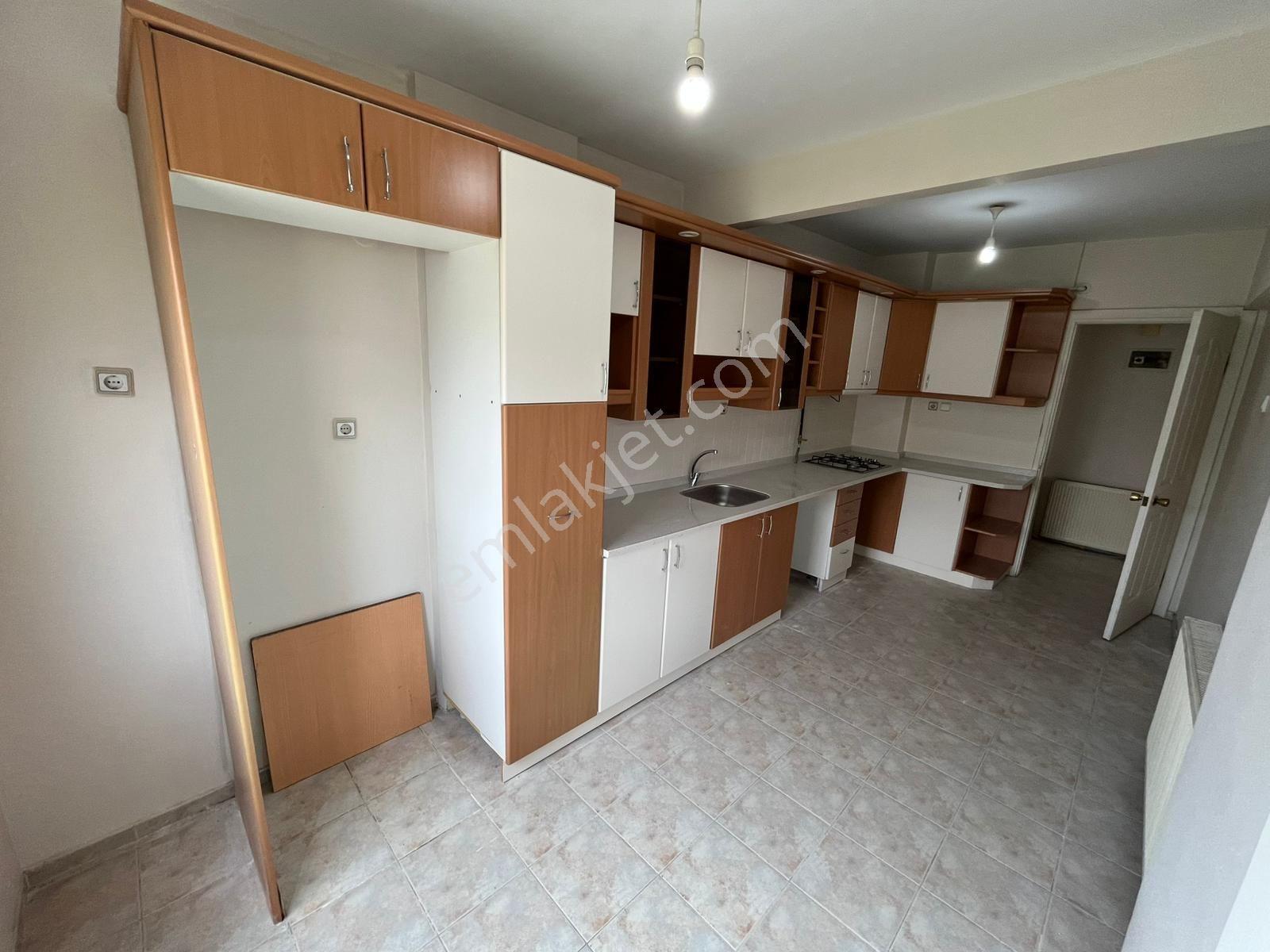 Bostanlıda Merkezi Konumda, Ferah, 3+1 Kiralık Daire - Görsel 16