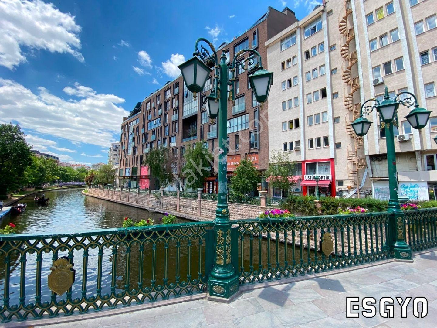 Esgyo'dan Doktorlar Cad Girişi Göksu İş Hanında Kiralık Ofis