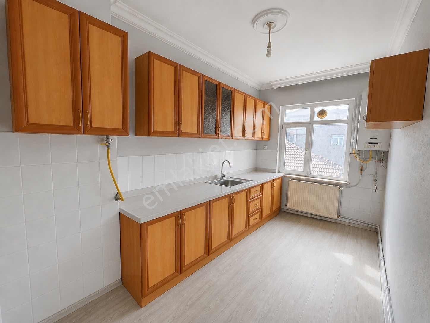 Remax Hür Uğur Çakar'dan Serdivan Kaymakamlık Yanı 3+1 Daire - Görsel 4