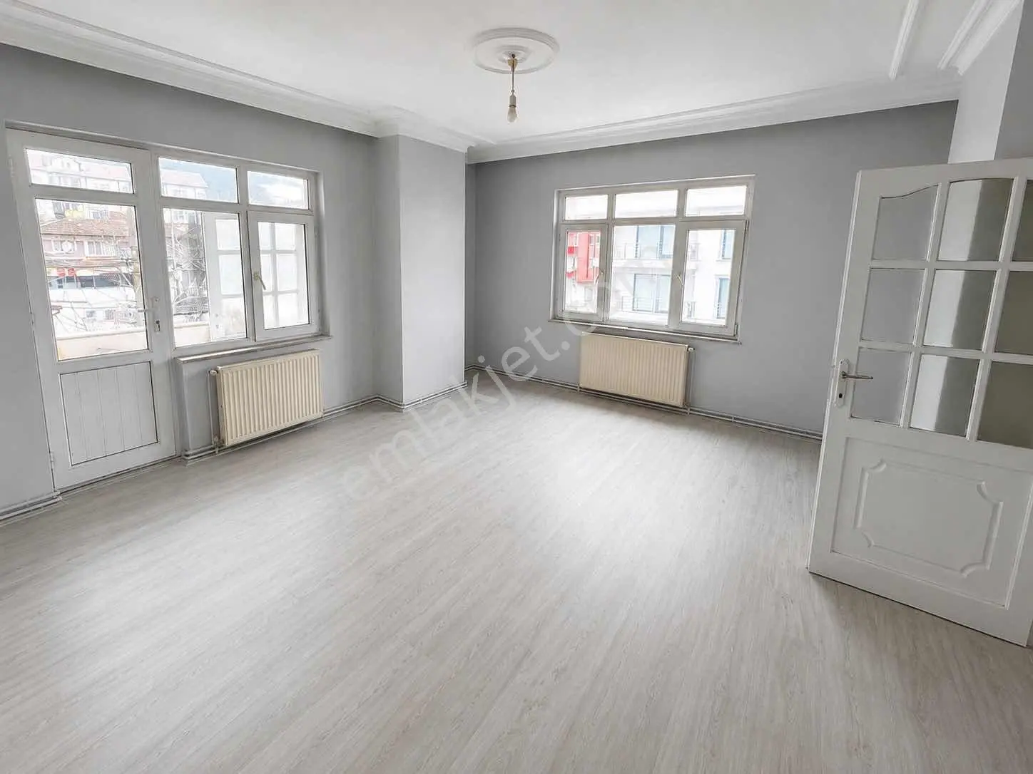 Remax Hür Uğur Çakar'dan Serdivan Kaymakamlık Yanı 3+1 Daire - Görsel 2