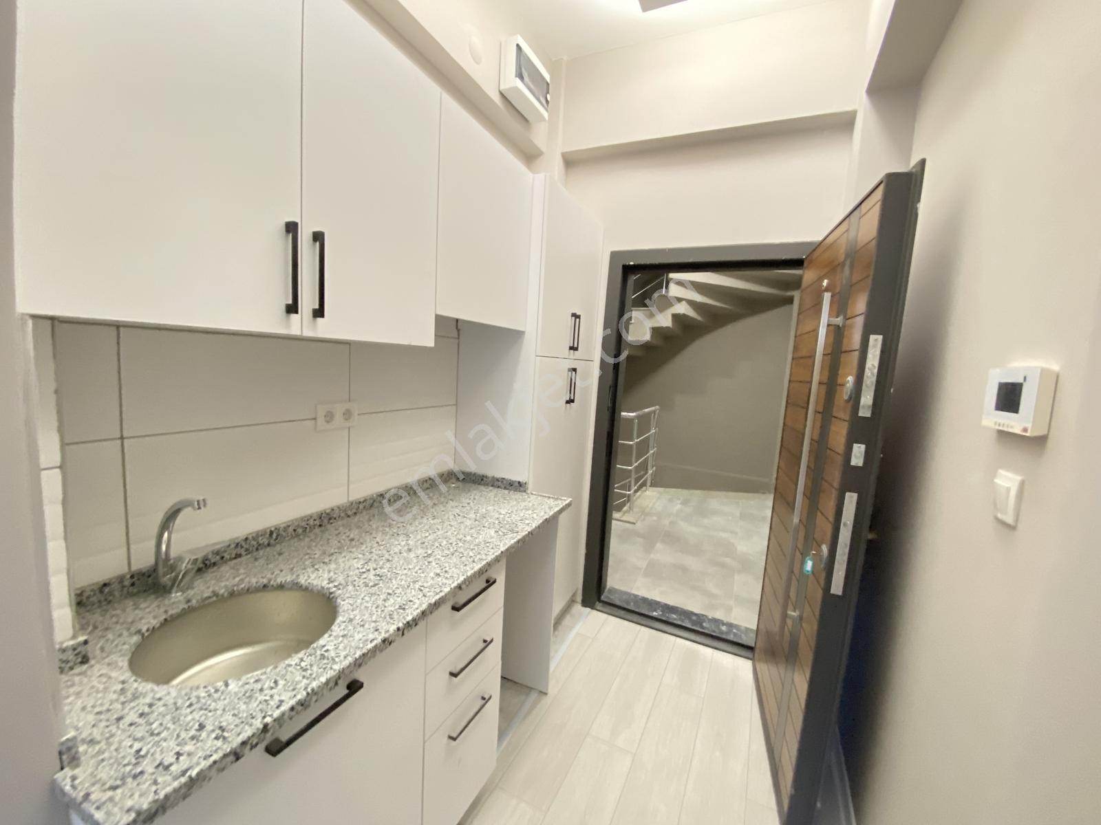 Sedat Kirtetepe Caddesinde Kiralık Stüdyo Ofis - Görsel 19