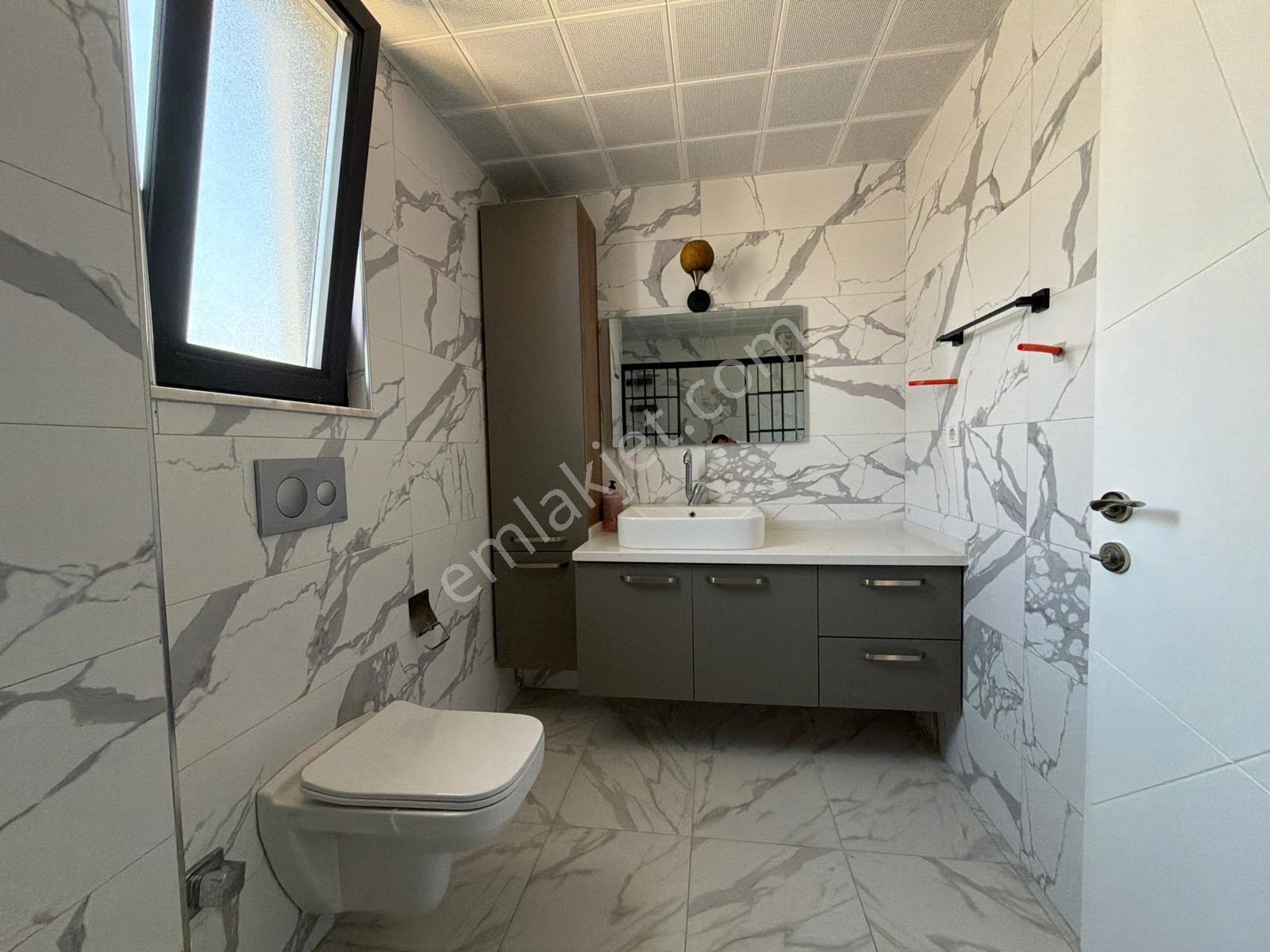 Taşınmaya Hazır! Sahile Yakın, Havuzlu Sitede Eşyalı 3+1 Villa - Görsel 14