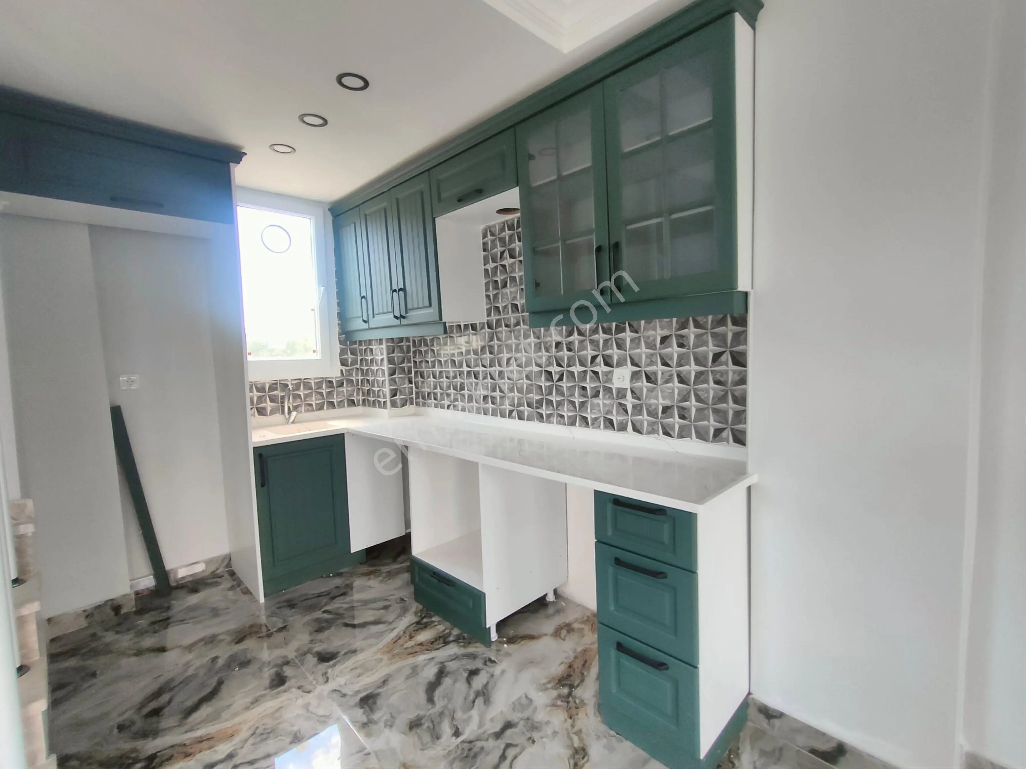 Kartallardan Deniz Tarafında Köşe Başı Büyük Bahçeli 2+1 Müstakil Bahçeli Villa - Görsel 9