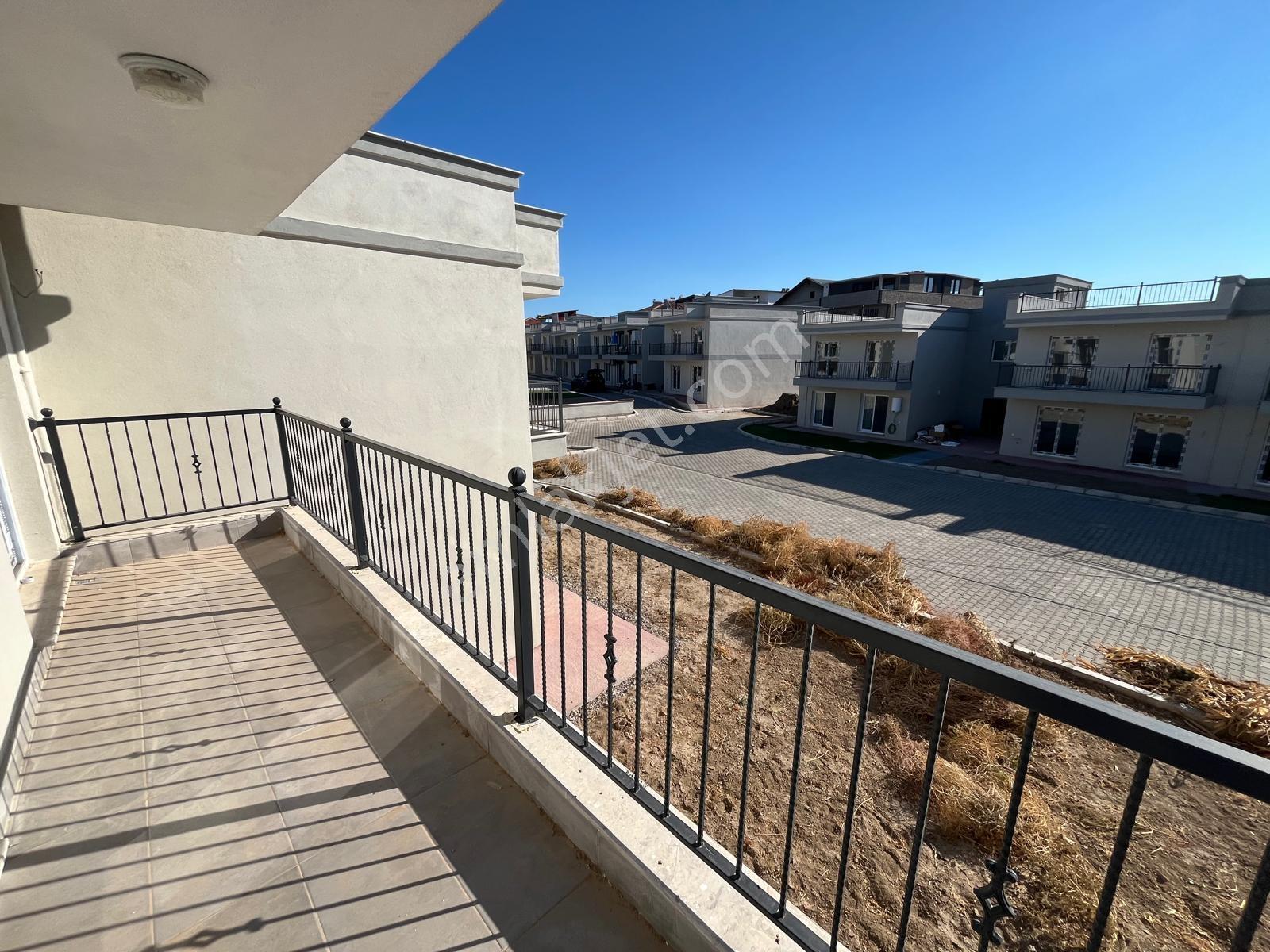 Foça Yenibağarası Havuzlu Sitede 2+1 Kiralık Daire - Görsel 29