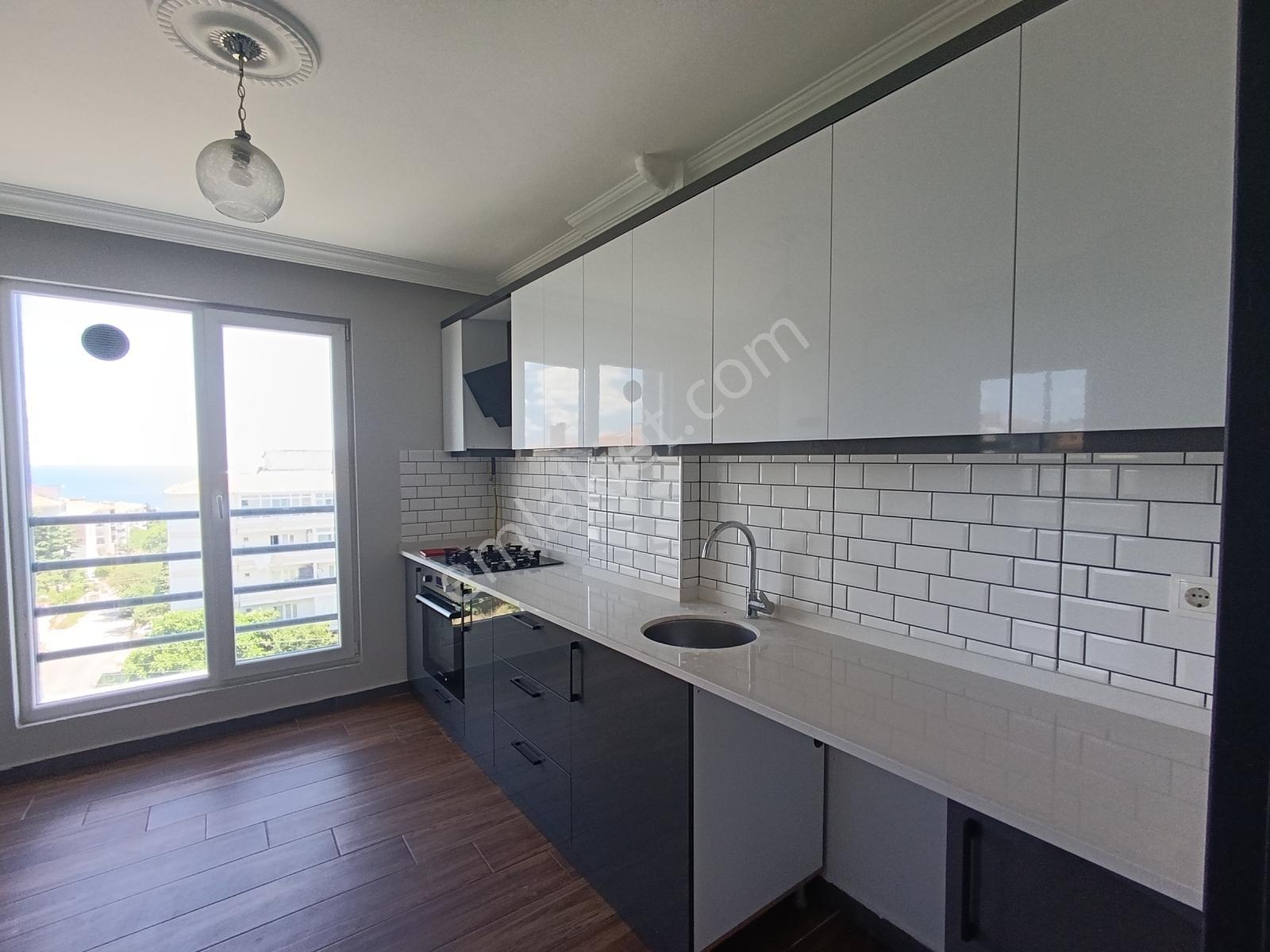 Deniz Manzaralı, Ebeveyn Banyolu 2+1 Kapalı Balkonlu Kiralık - Görsel 4