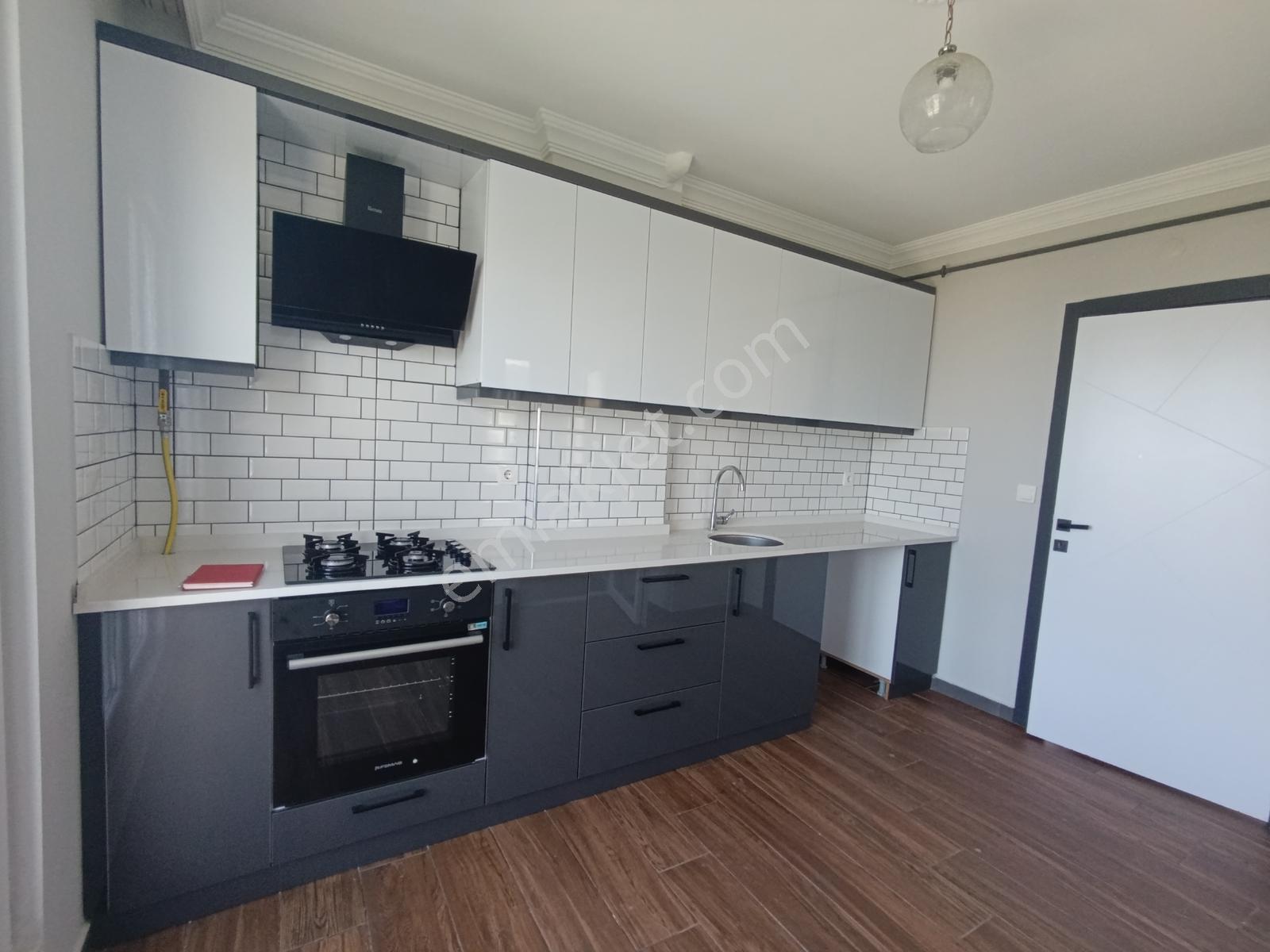 Deniz Manzaralı, Ebeveyn Banyolu 2+1 Kapalı Balkonlu Kiralık - Görsel 5