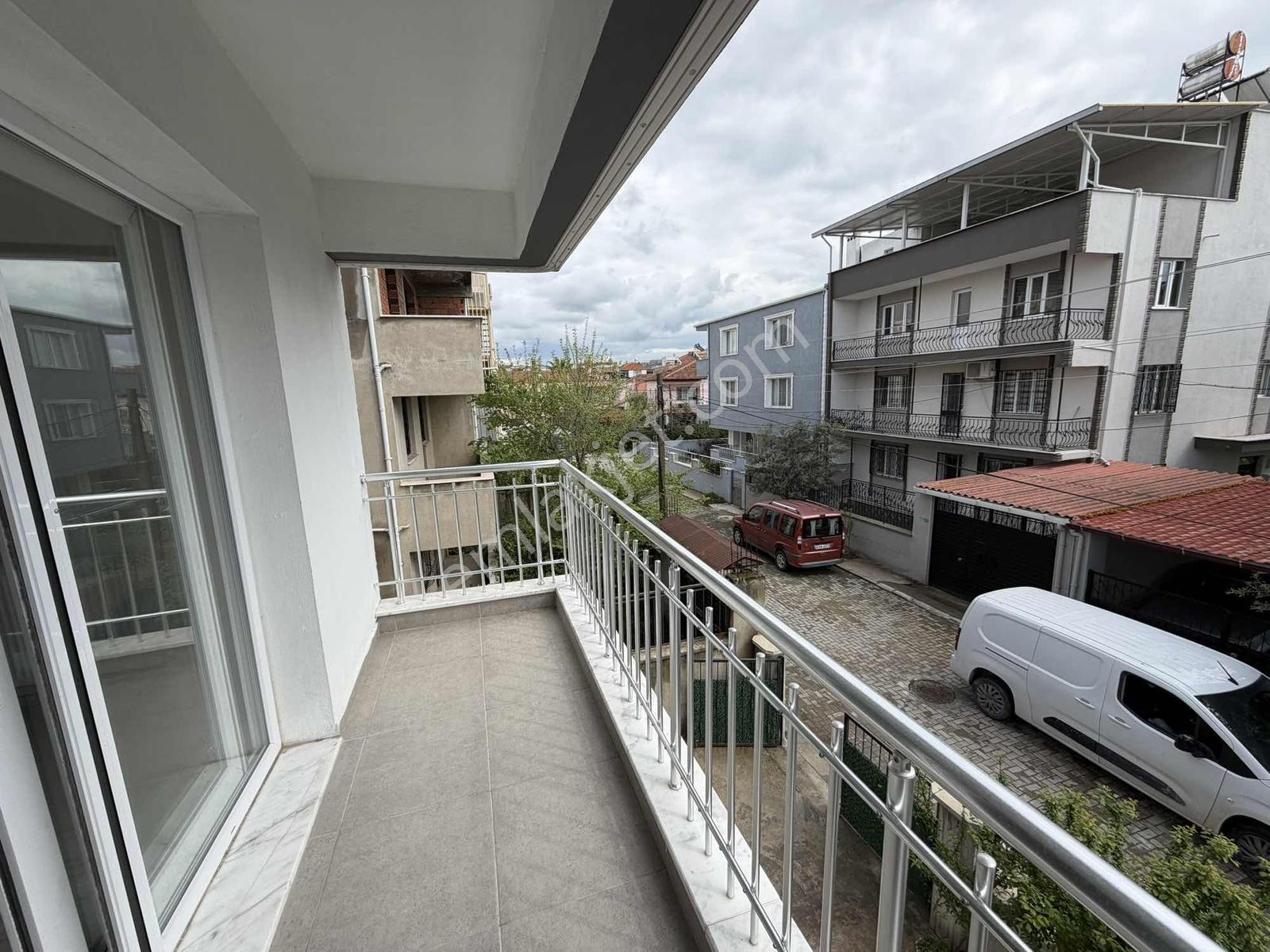 Tesisler Bölgesinde Bahçeli 125 M2 Arakat 3+1 Kiralık Daire - Görsel 3